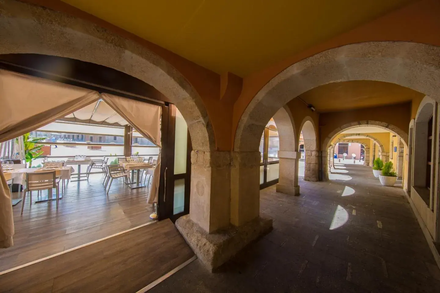 Restaurant/places to eat in Hotel Aroi Bierzo Plaza