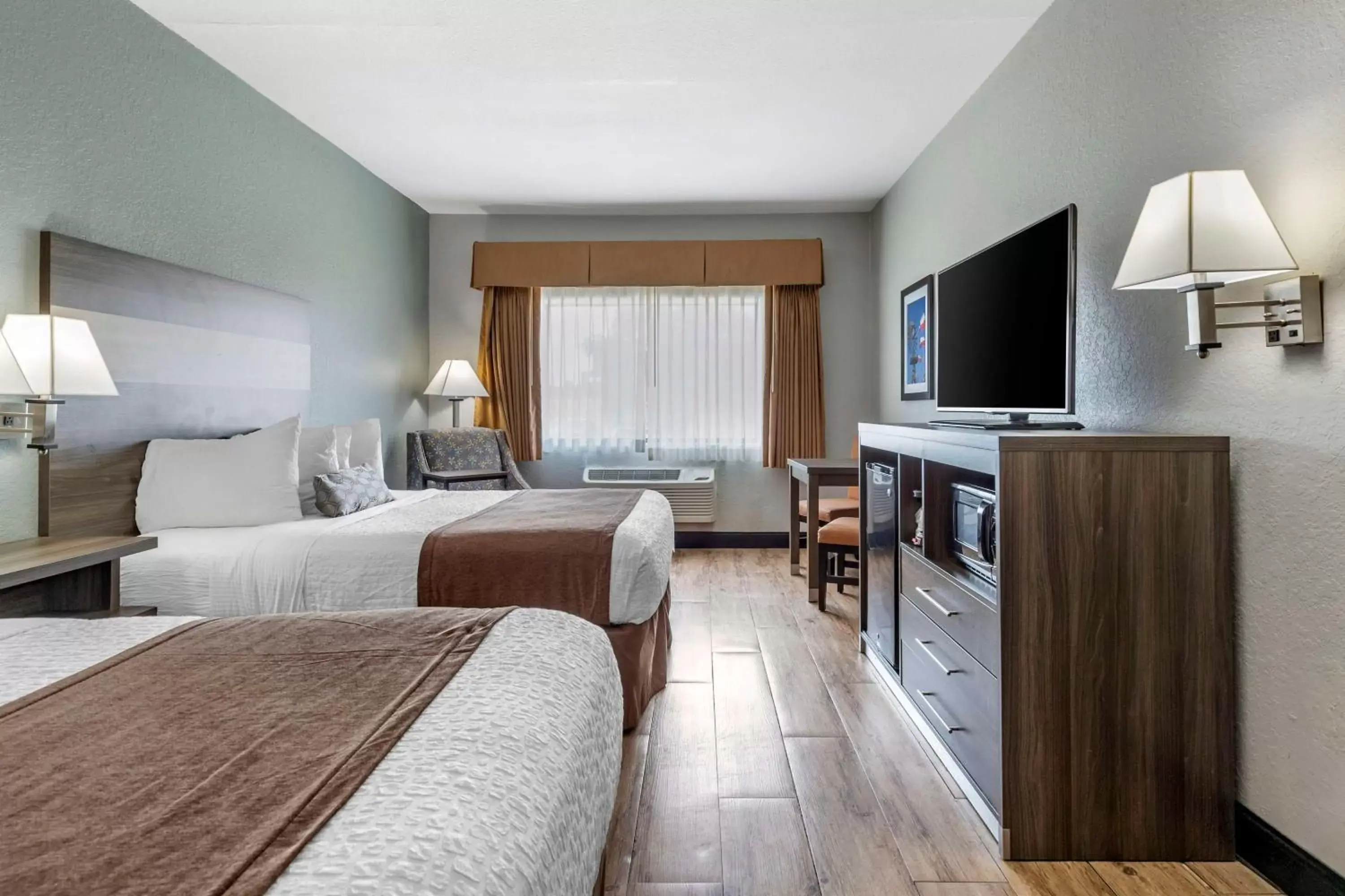 Bedroom in Best Western PLUS Victoria Inn & Suites