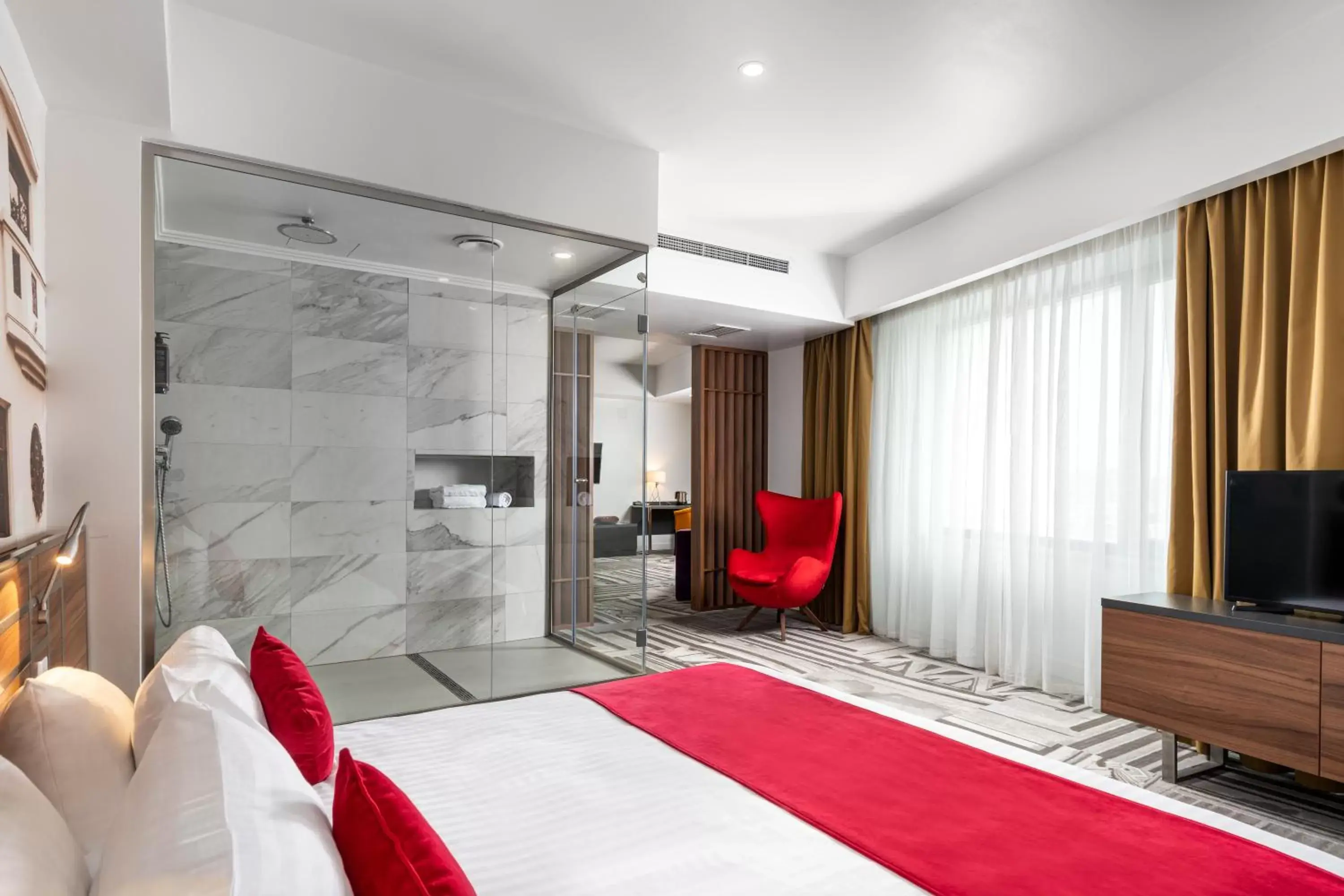 Photo of the whole room, Bed in Mercure Bucharest Unirii Photo of the whole room, Bed in Mercure Bucharest Unirii