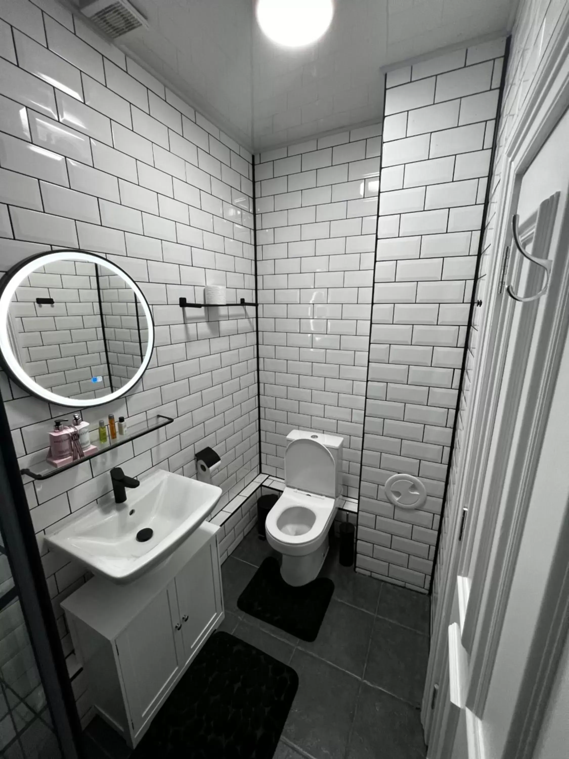 Bathroom in Amani Apartments - Glasgow City Centre