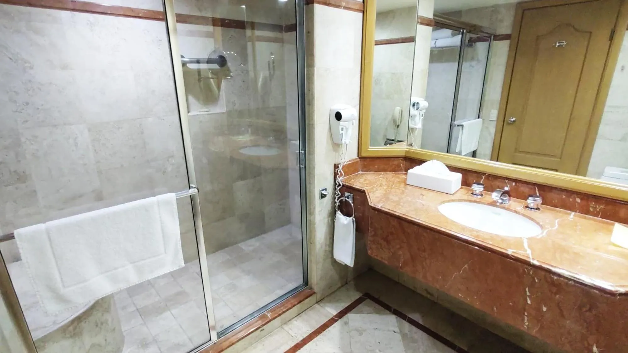 Bathroom in Hotel San Luis Lindavista