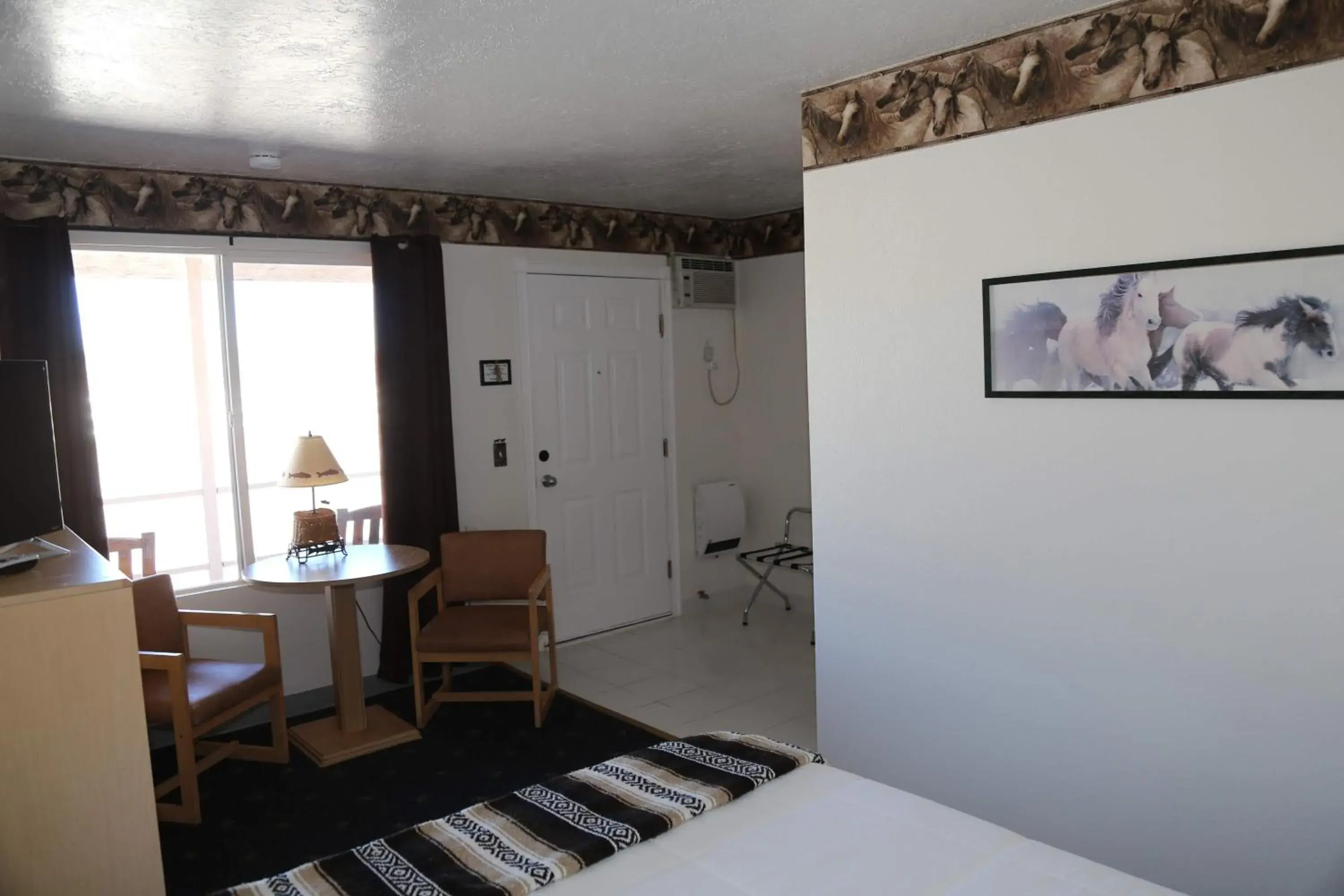 Bedroom, Seating Area in The Riverside Ranch Motel and RV Park