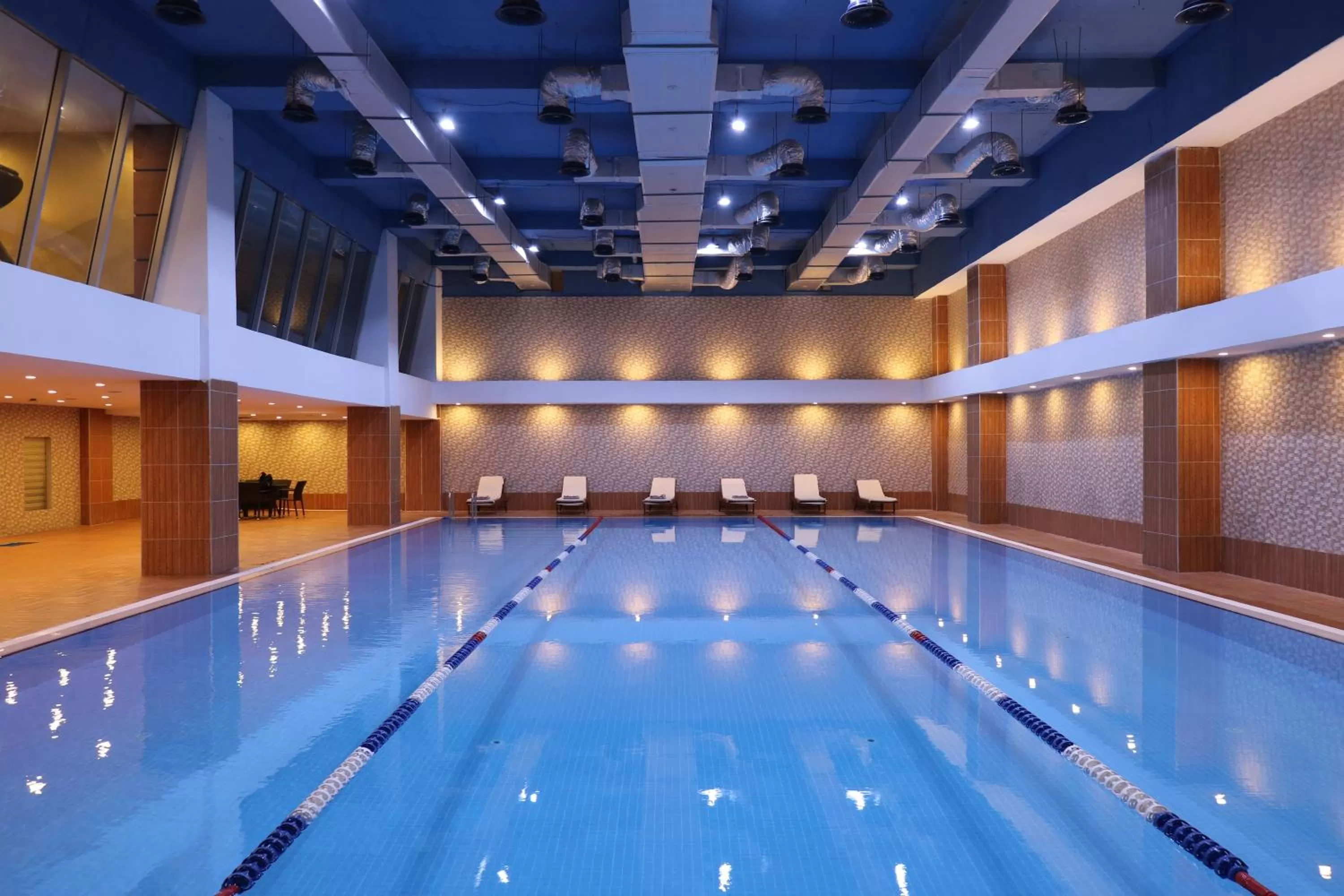 Swimming pool in Dedeman Erbil Hotel City Center