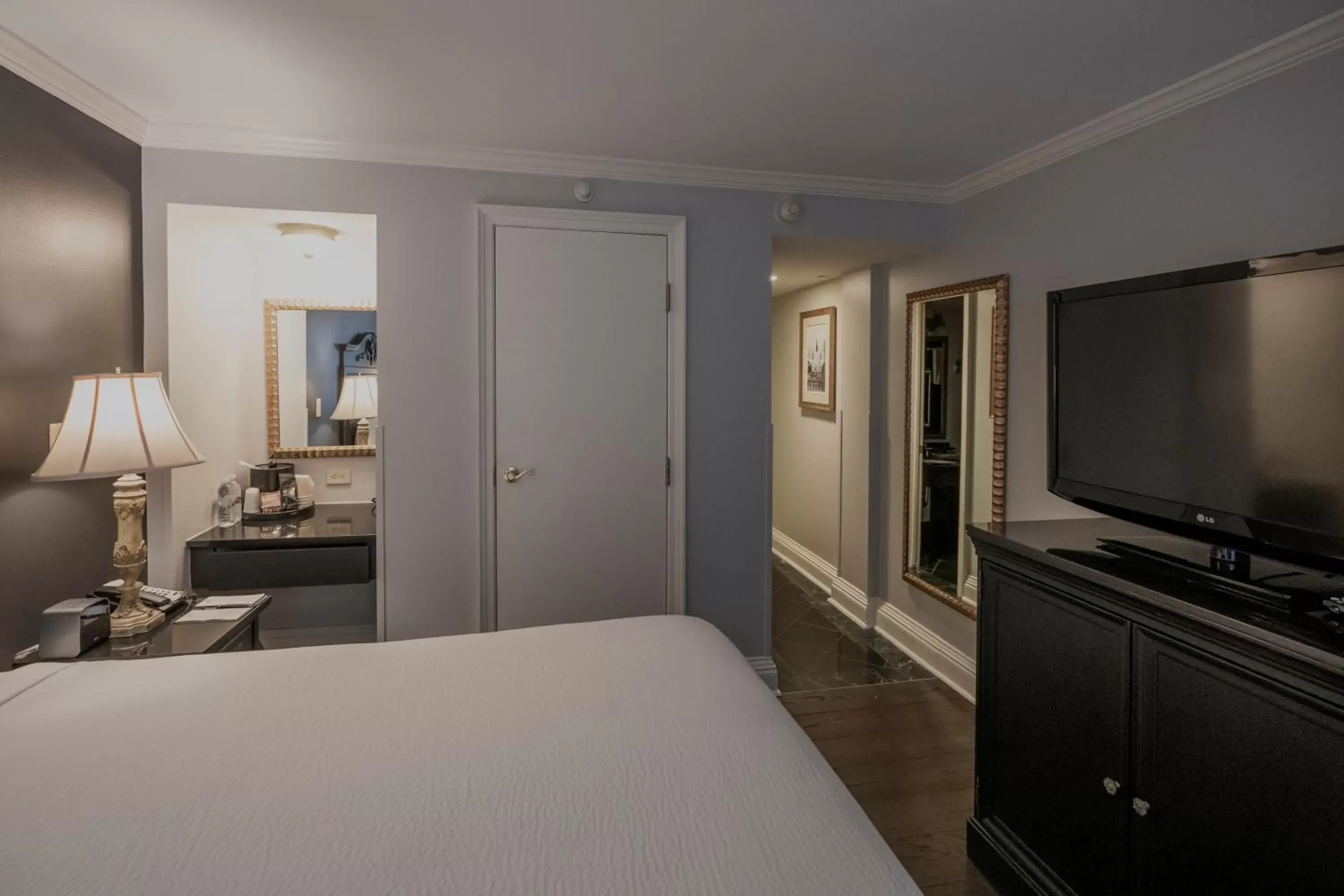 Bed, TV/Entertainment Center in Bourbon Orleans Hotel