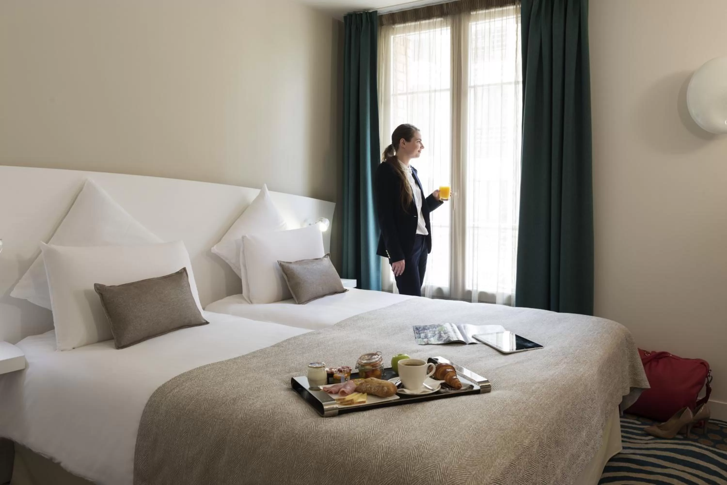 Bed in Mercure Paris Levallois