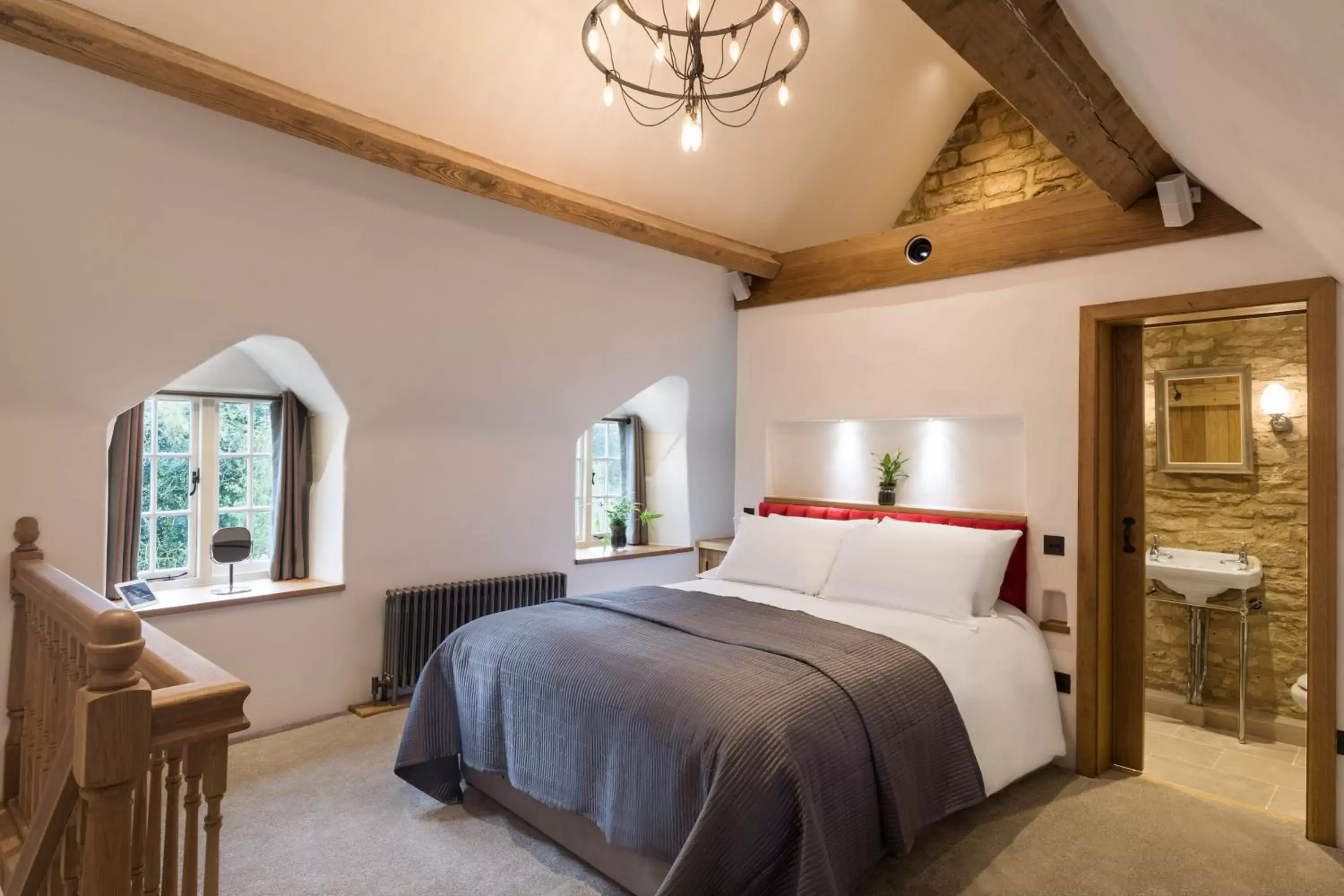 Bedroom, Bed in The Royal Oak Tetbury