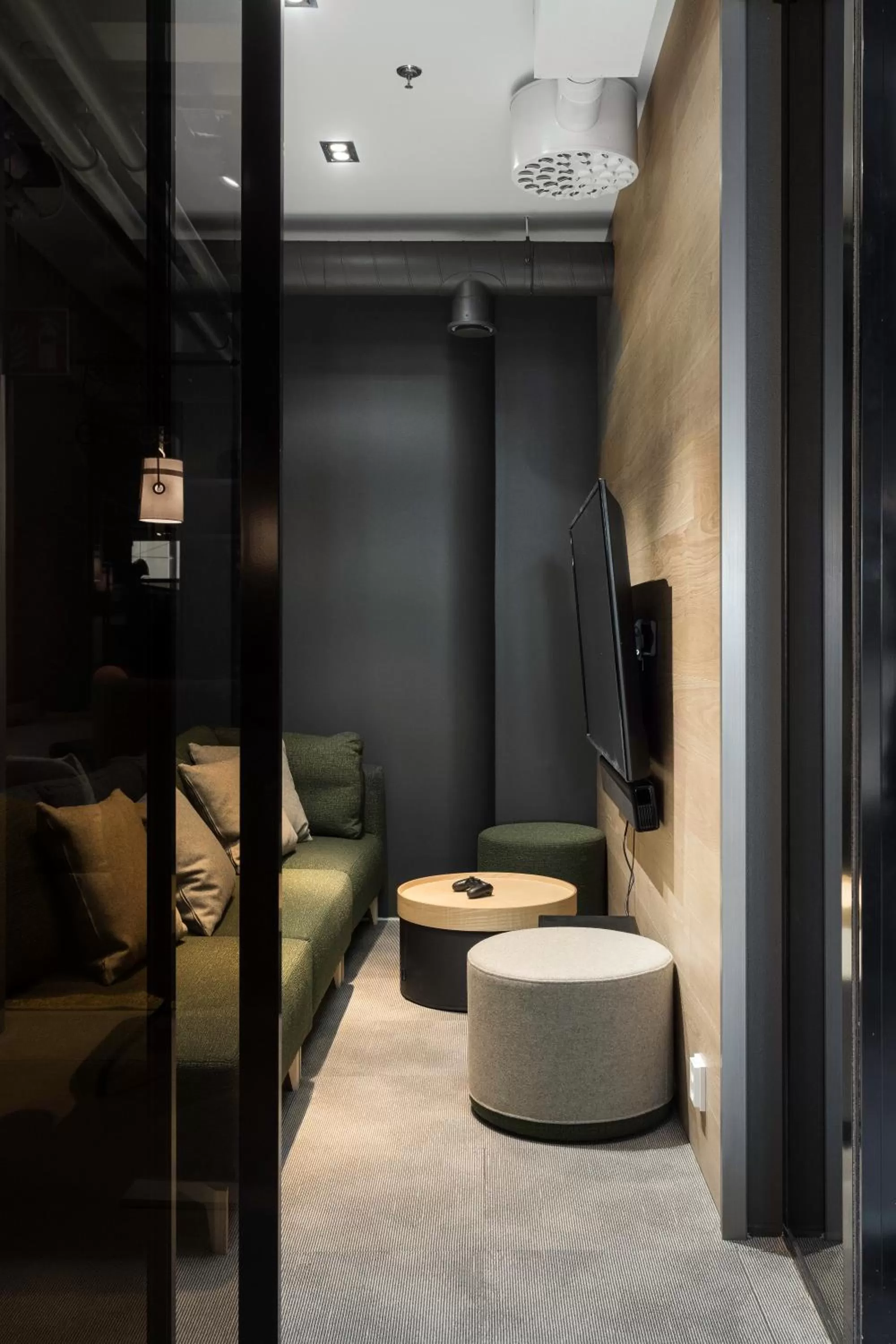 Communal lounge/ TV room in Noli Sörnäinen