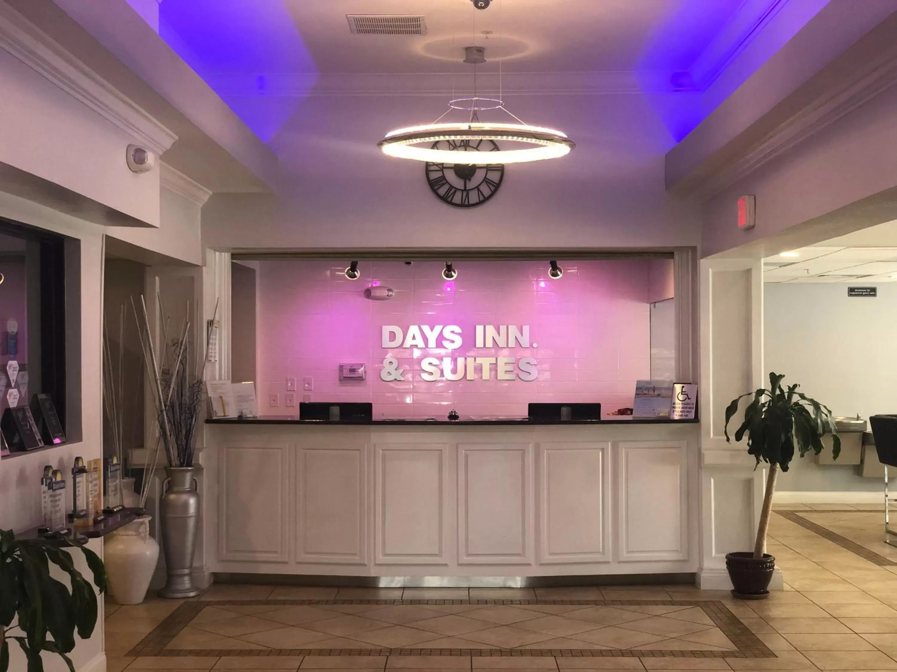 Property building, Lobby/Reception in Days Inn & Suites by Wyndham Lakeland