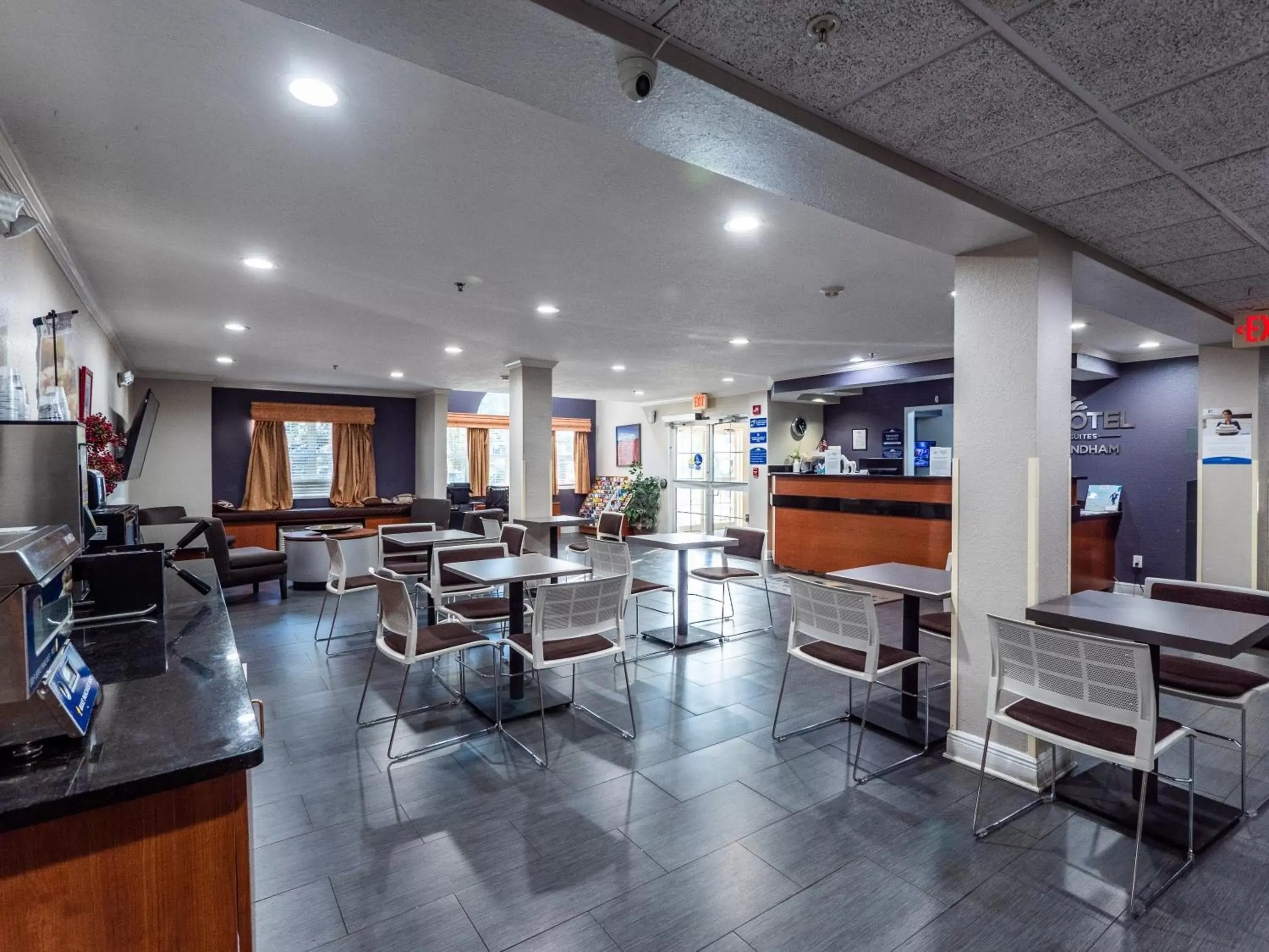 Seating area in Microtel Inn and Suites Ocala