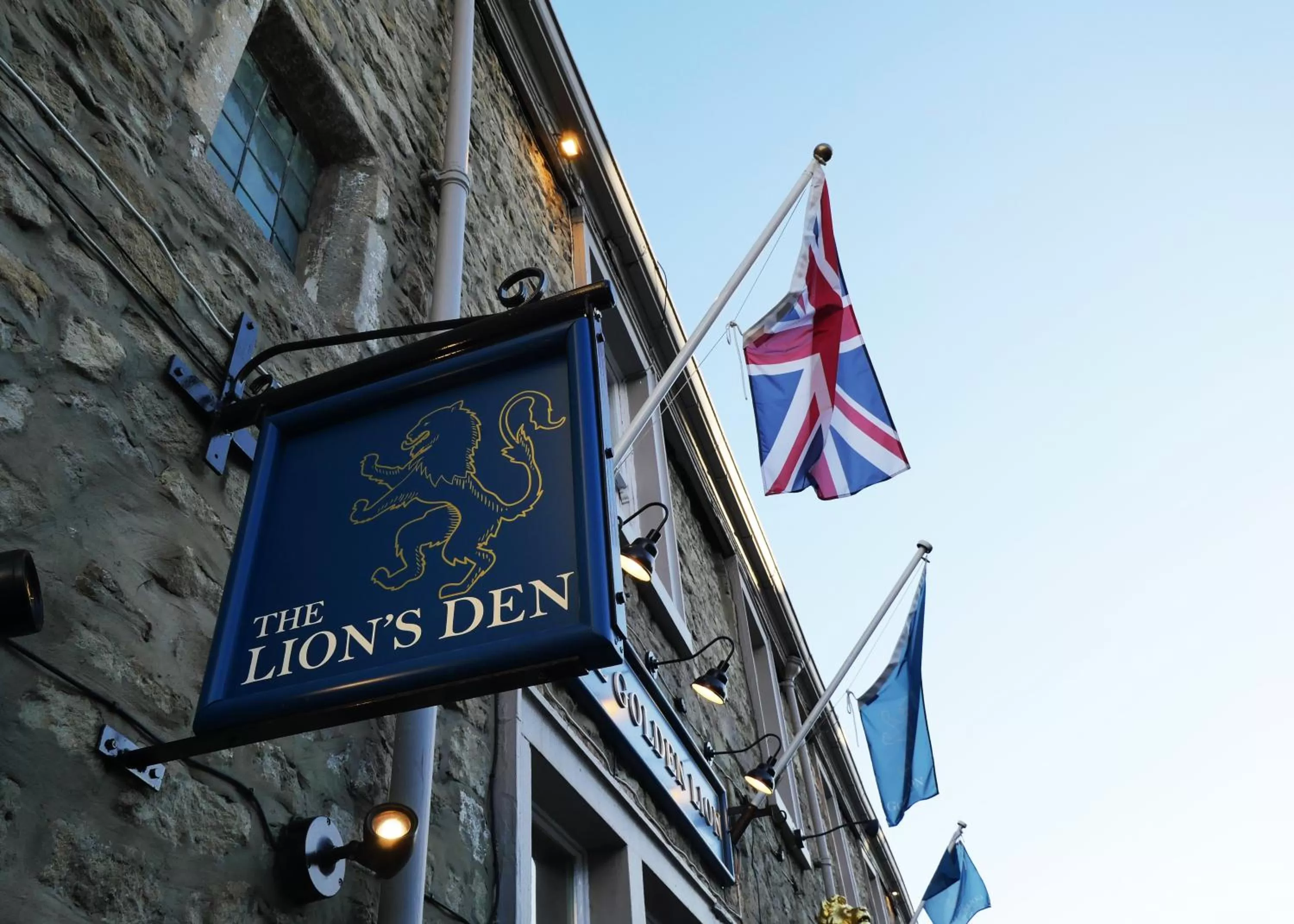 Facade/entrance in The Golden Lion at Settle