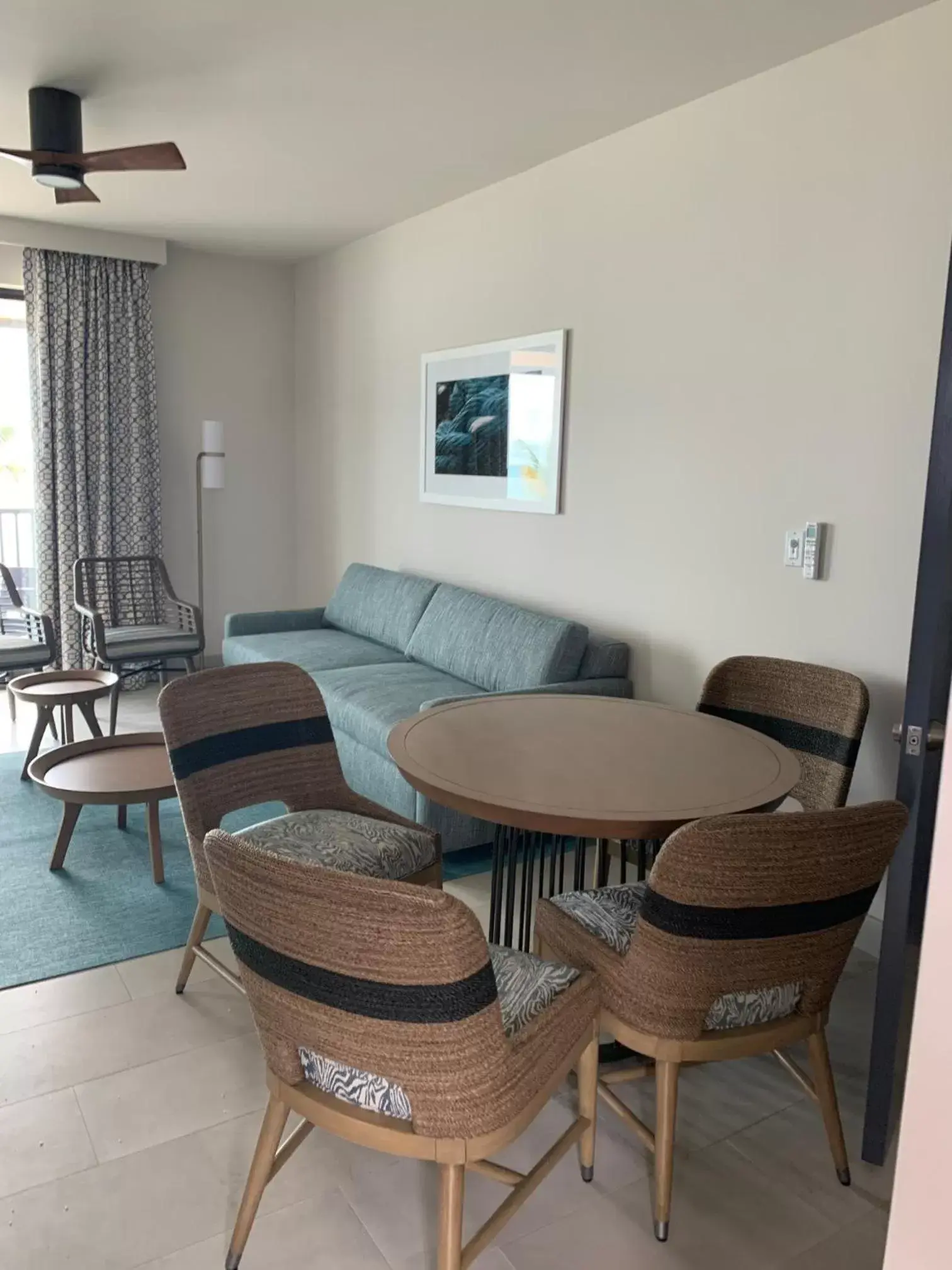 Living room, Seating Area in Chesapeake Beach Resort