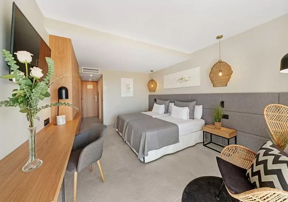 Photo of the whole room, Bed in Hotel Almudaina Photo of the whole room, Bed in Hotel Almudaina