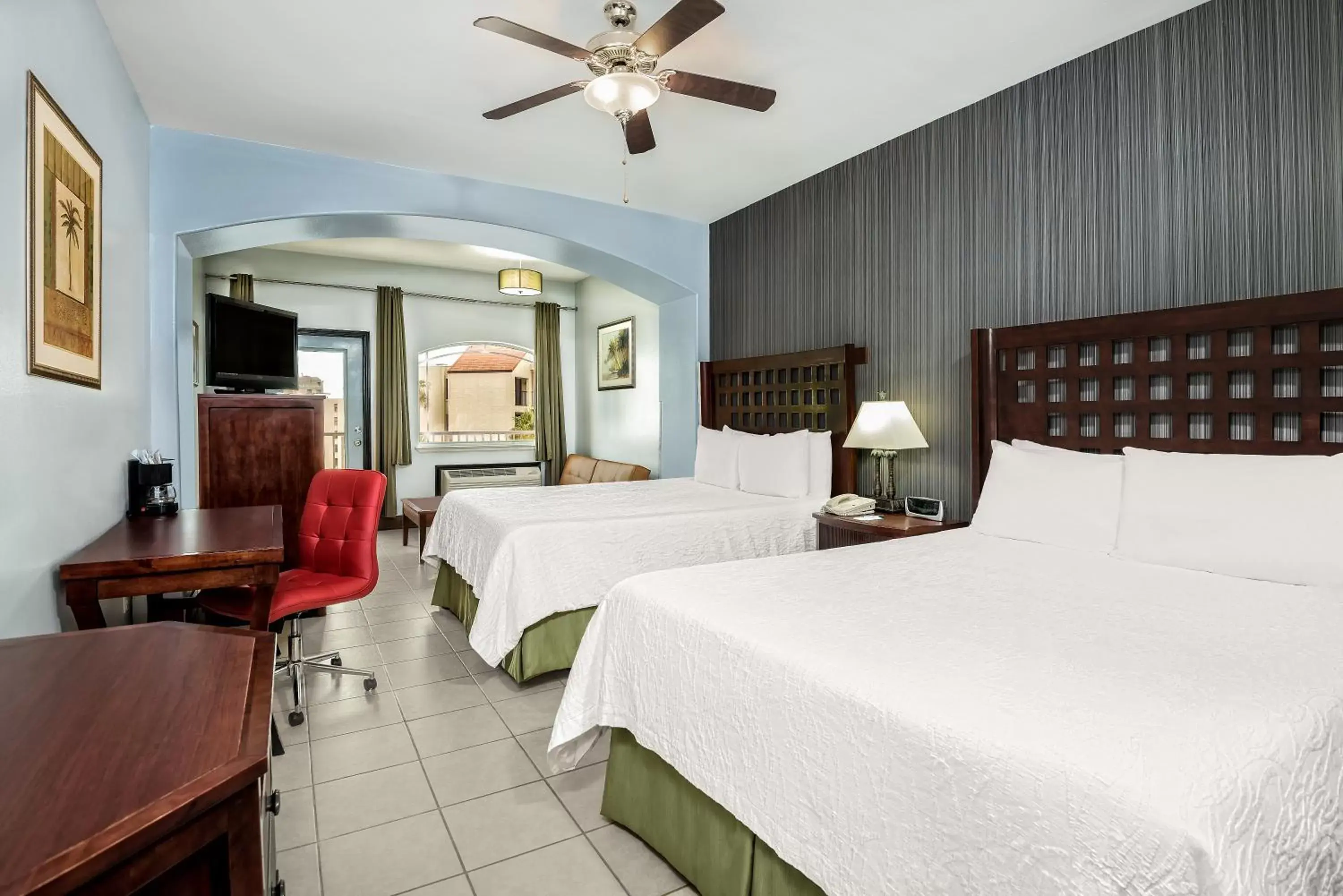 Bedroom in La Copa Inn Beach Hotel