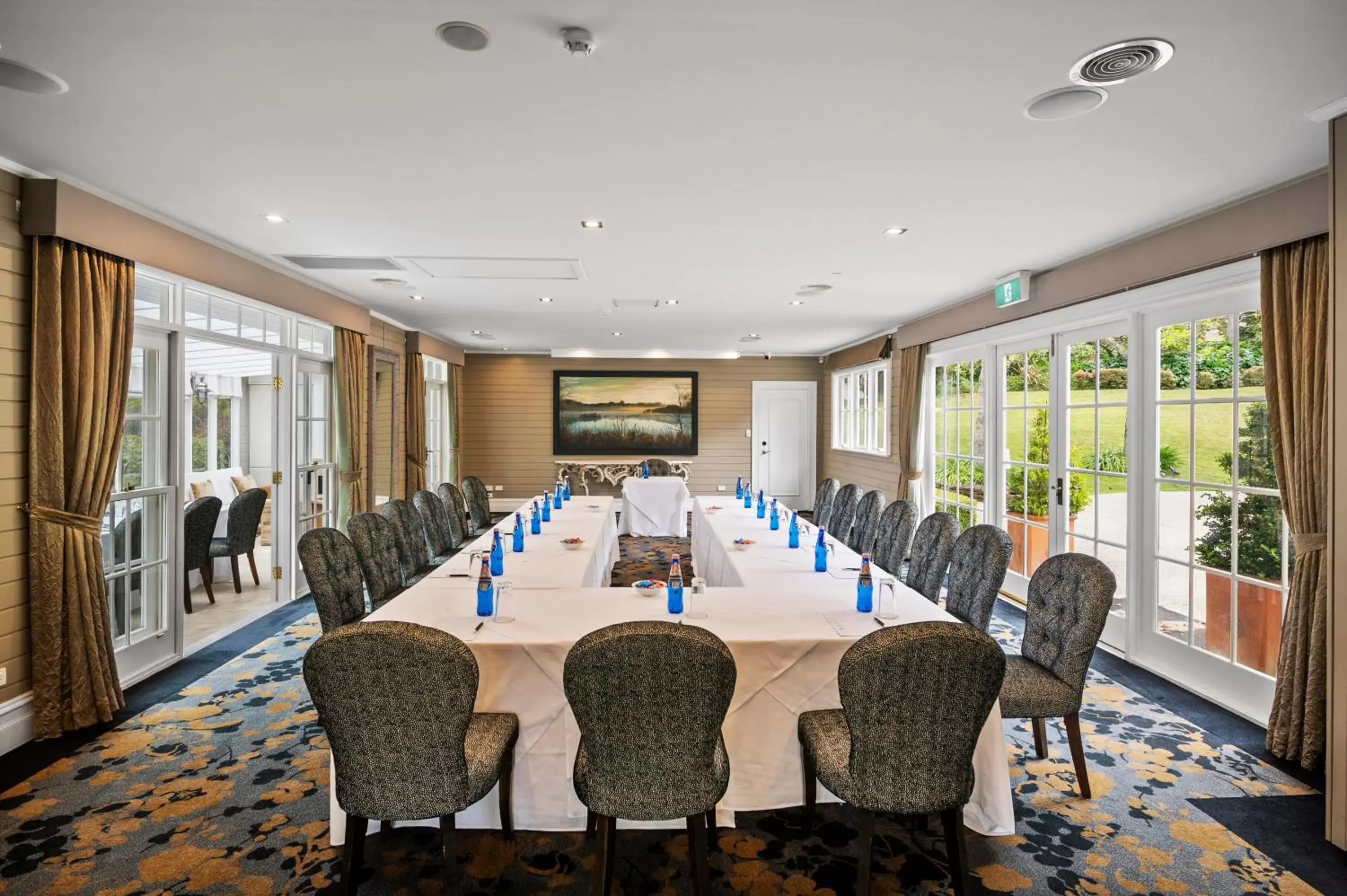 Meeting/conference room in Parklands Country Gardens & Lodges Blue Mountains