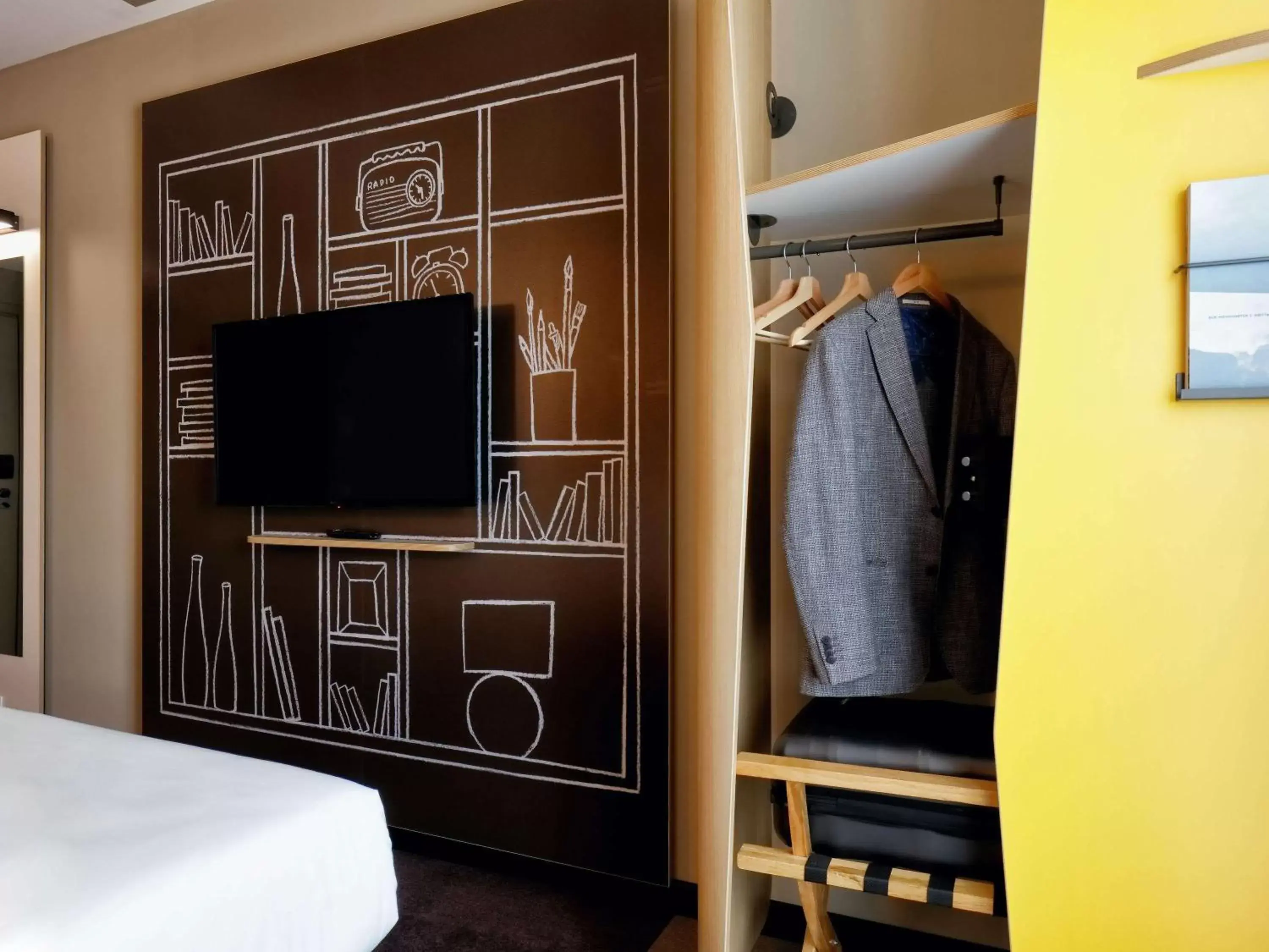 Bedroom, TV/Entertainment Center in Ibis Aktobe