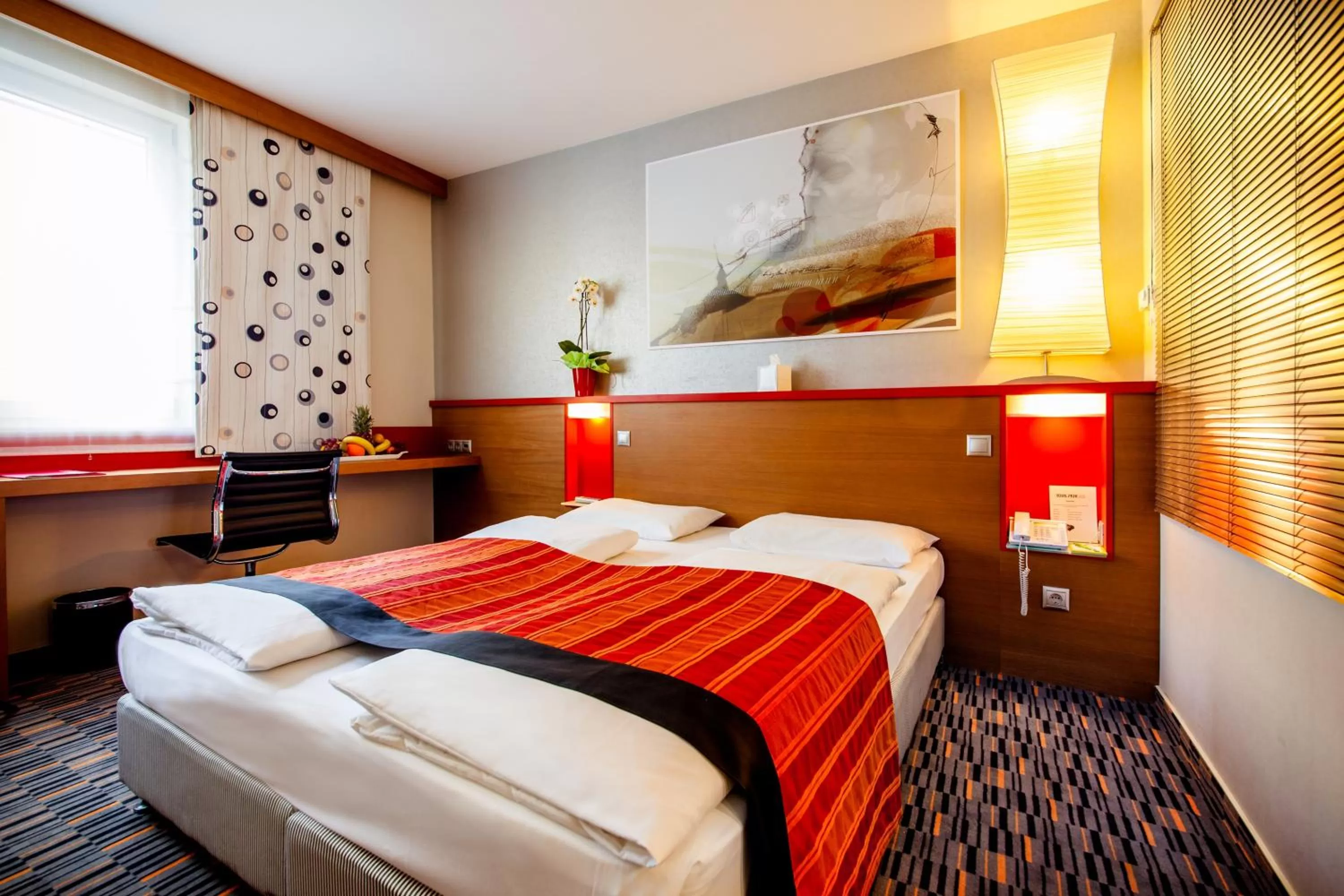 Photo of the whole room, Bed in Royal Park Boutique Hotel