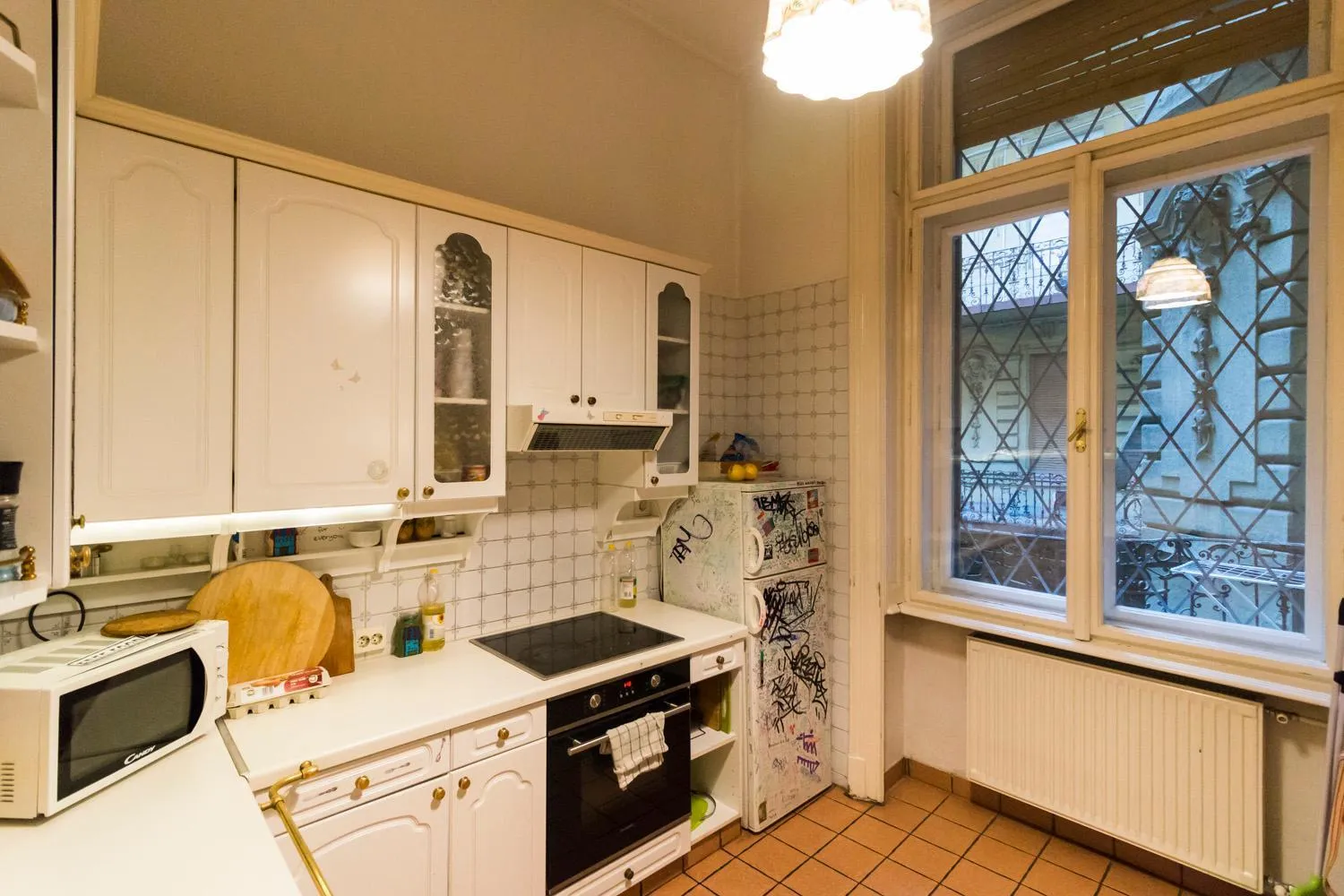 Communal kitchen in Baroque Hostel & Coworking