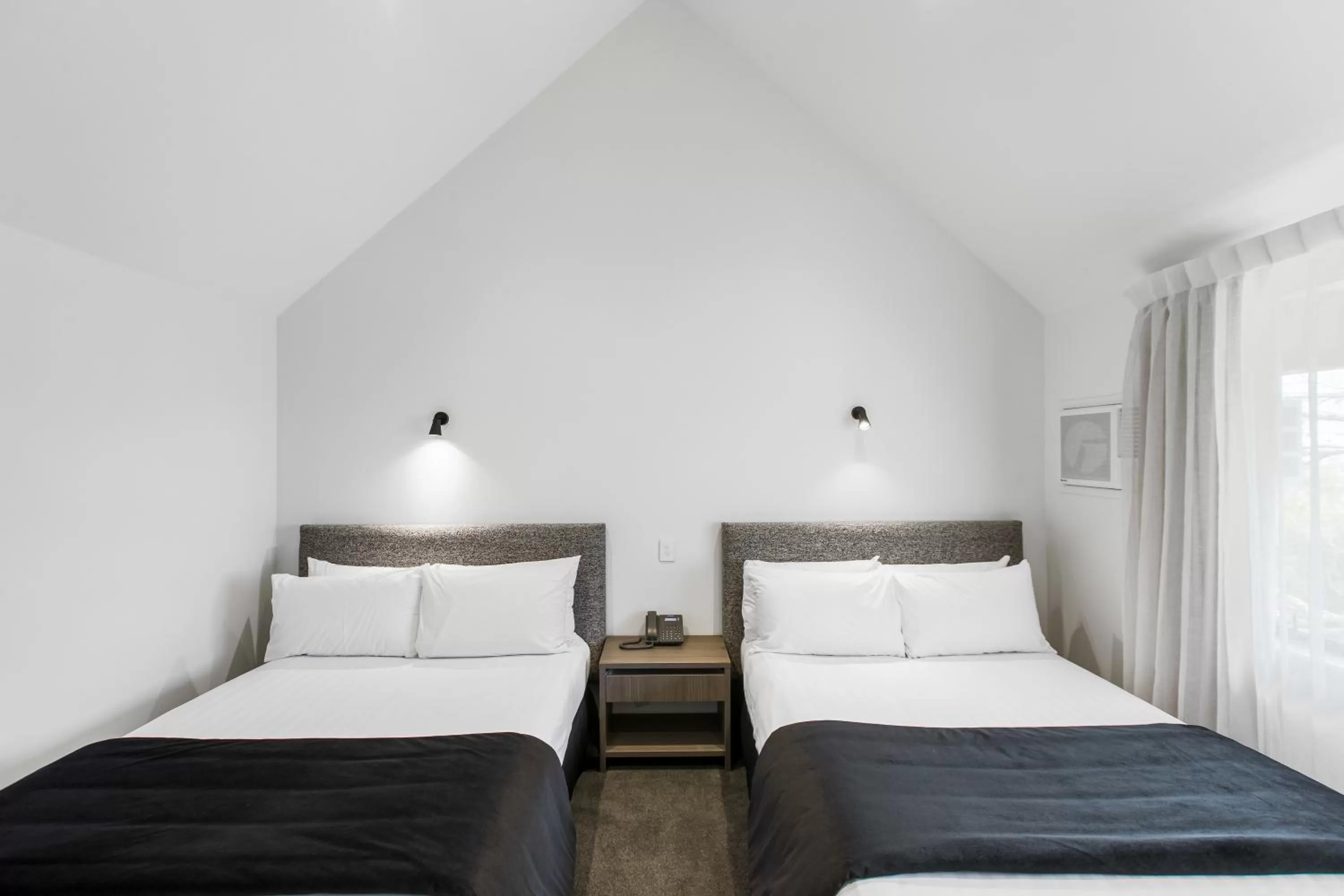 Bedroom, Bed in The Surrey Hotel