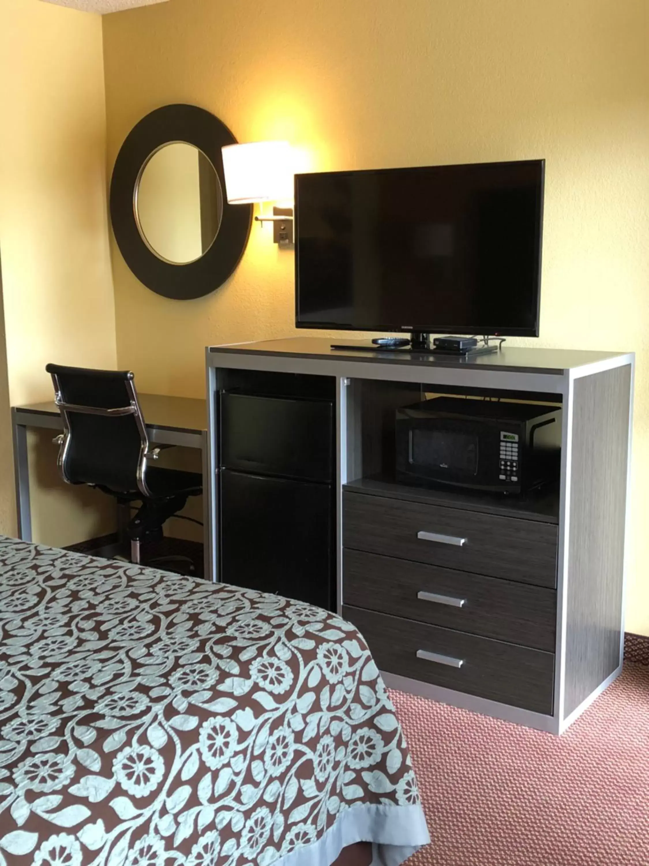 TV/Entertainment Center in Days Inn by Wyndham Childersburg