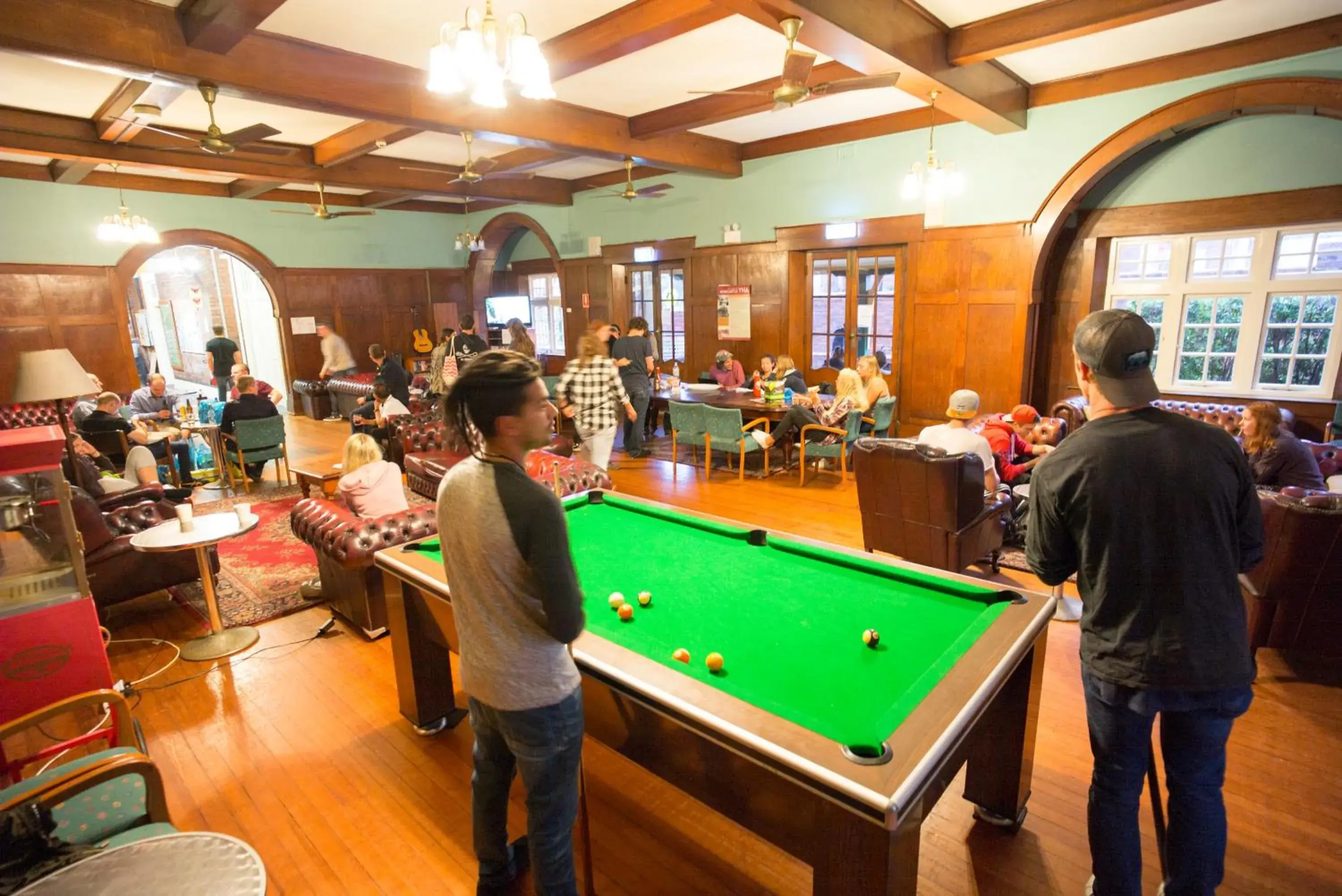 Lounge or bar, Billiards in Newcastle Beach YHA Hostel