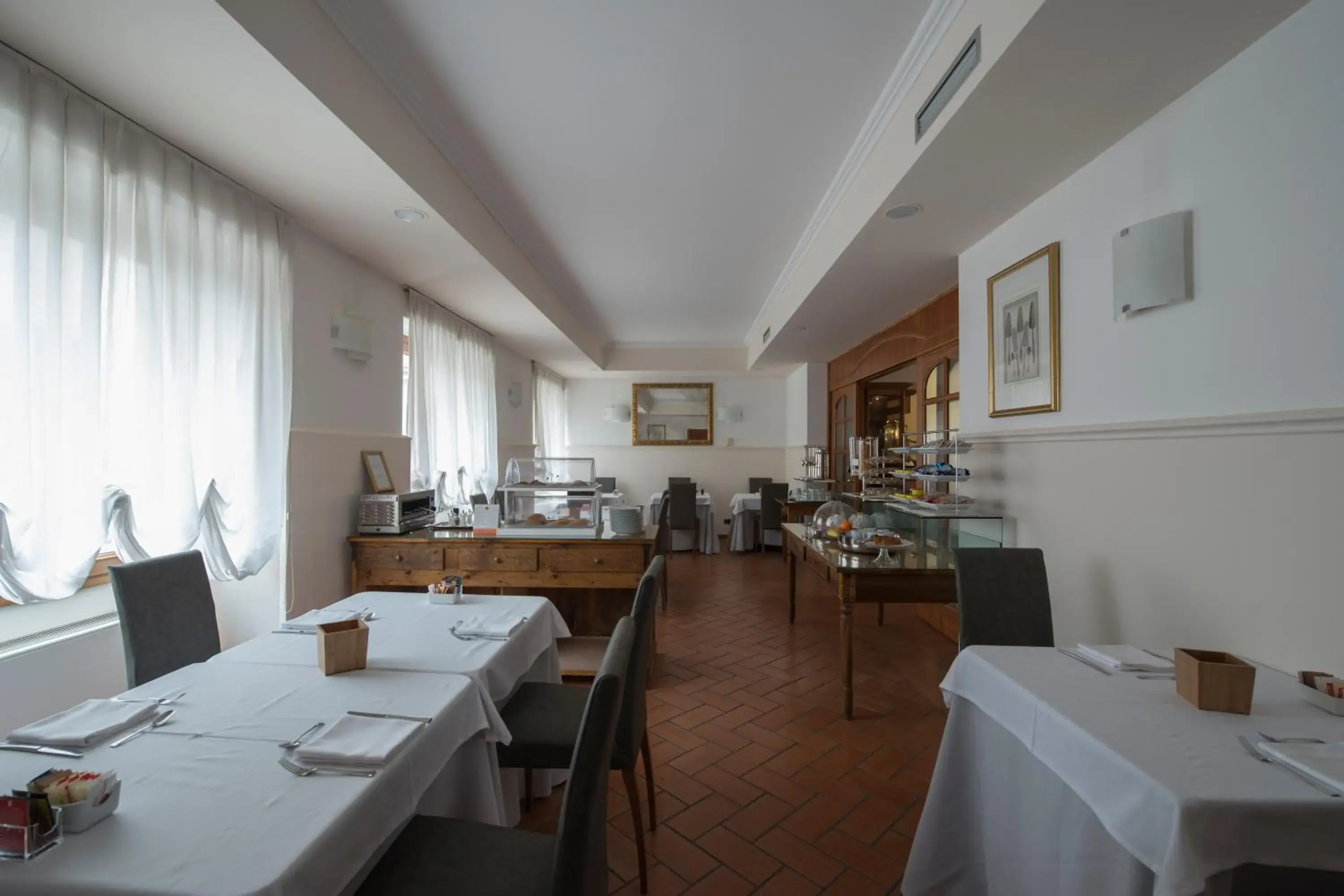 Restaurant/Places to Eat in Hotel Villa Colico