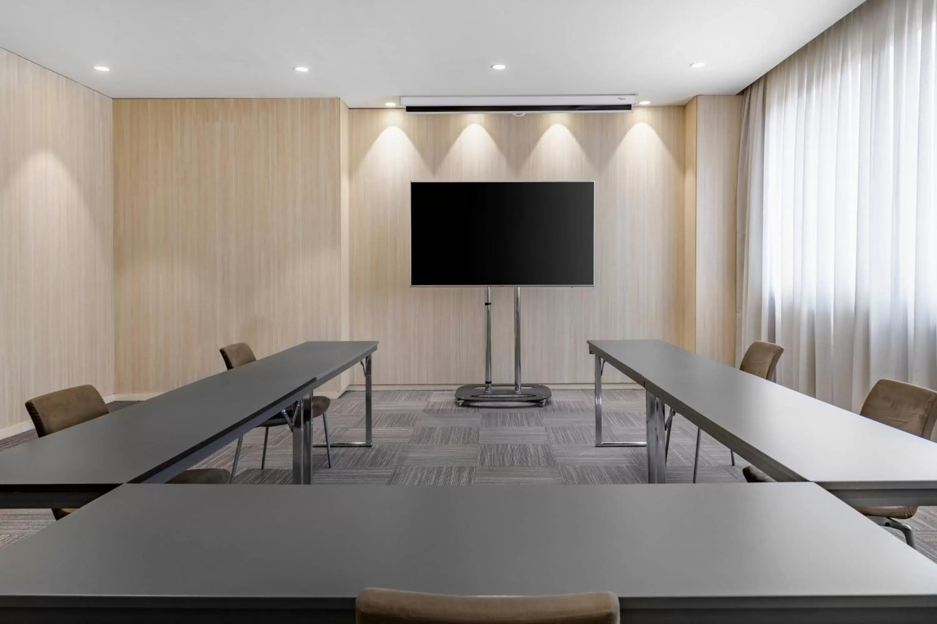 Meeting/conference room, TV/Entertainment Center in AC Hotel Valencia by Marriott