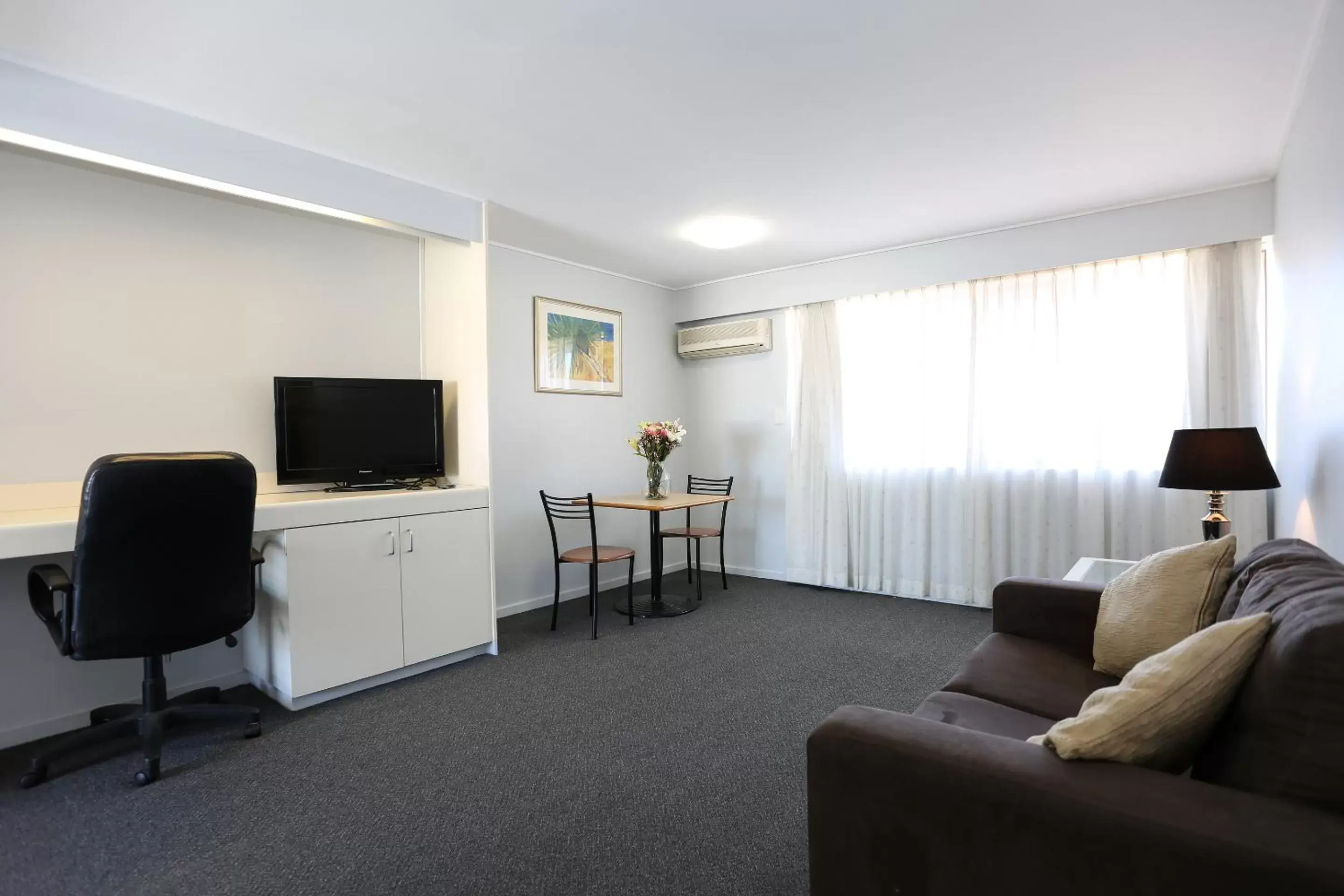 TV and multimedia, Seating Area in Reef Resort Motel