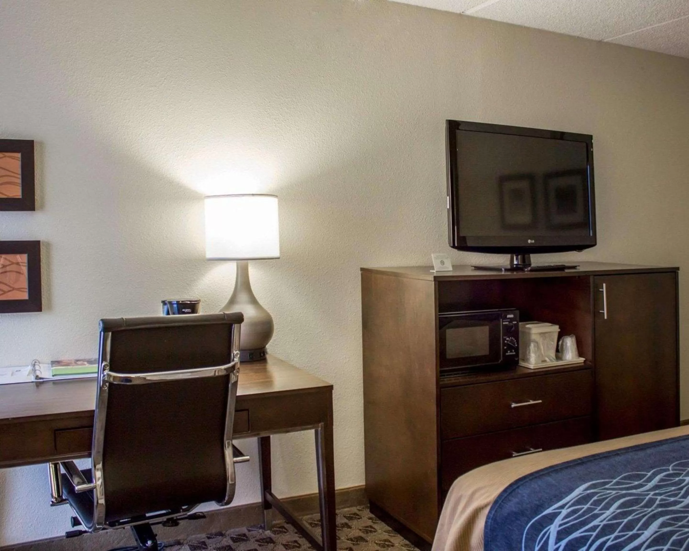 Photo of the whole room, Bed in Comfort Inn & Suites Fuquay Varina
