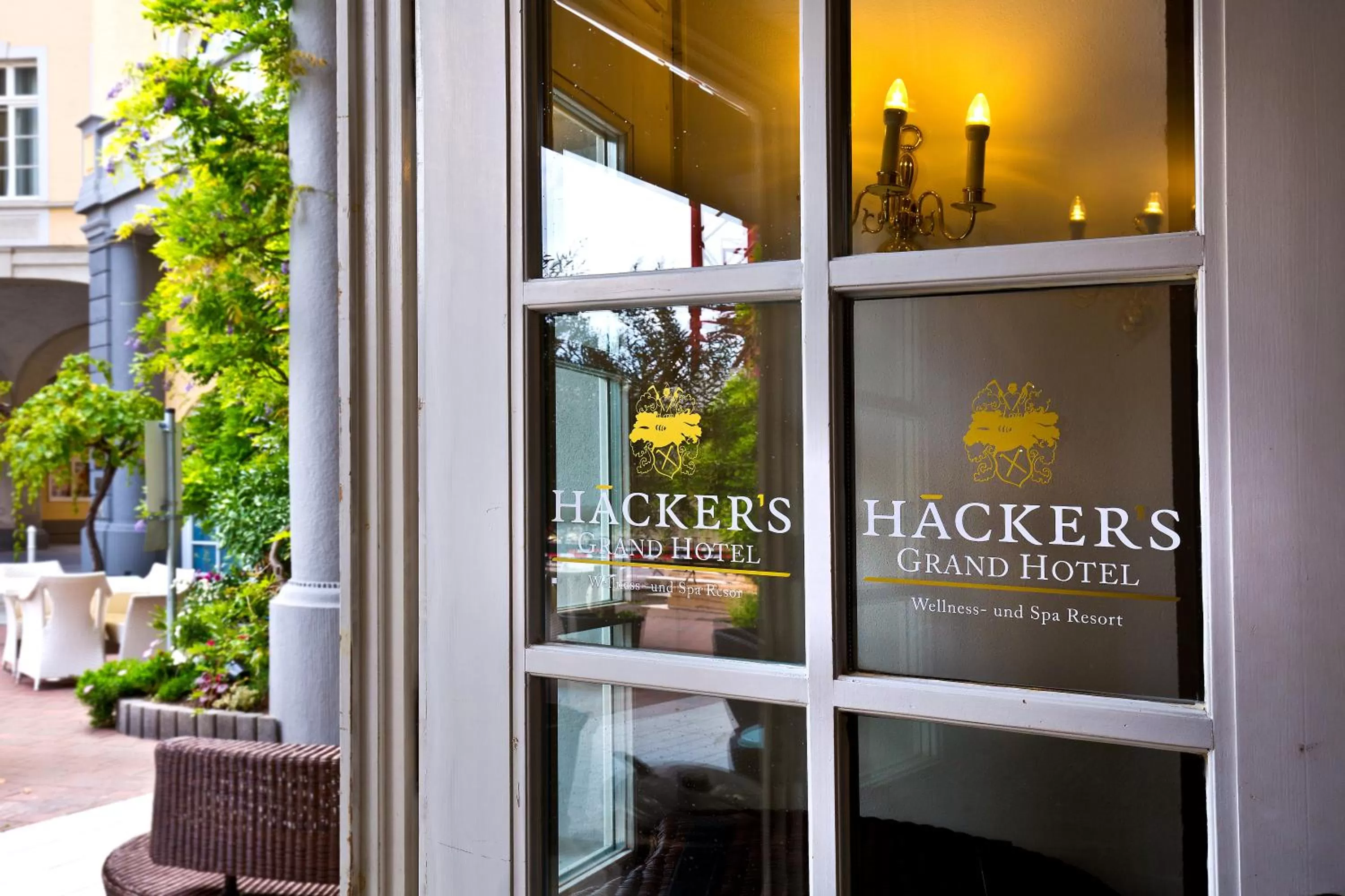 Facade/entrance in Häcker's Hotel