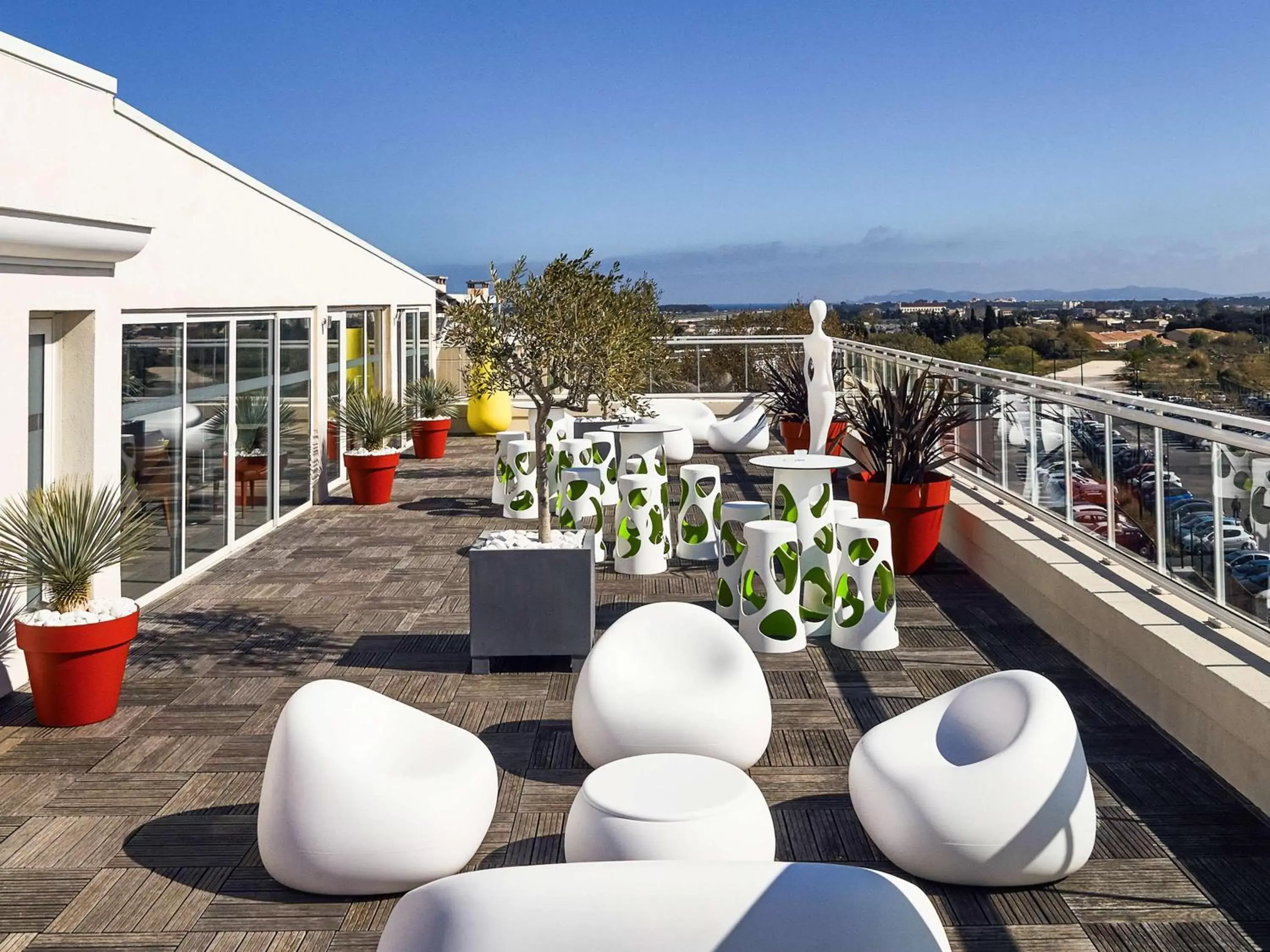 Lounge or bar in Ibis Styles Hyères Rooftop & Spa