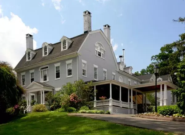 Property Building in Simsbury 1820 House