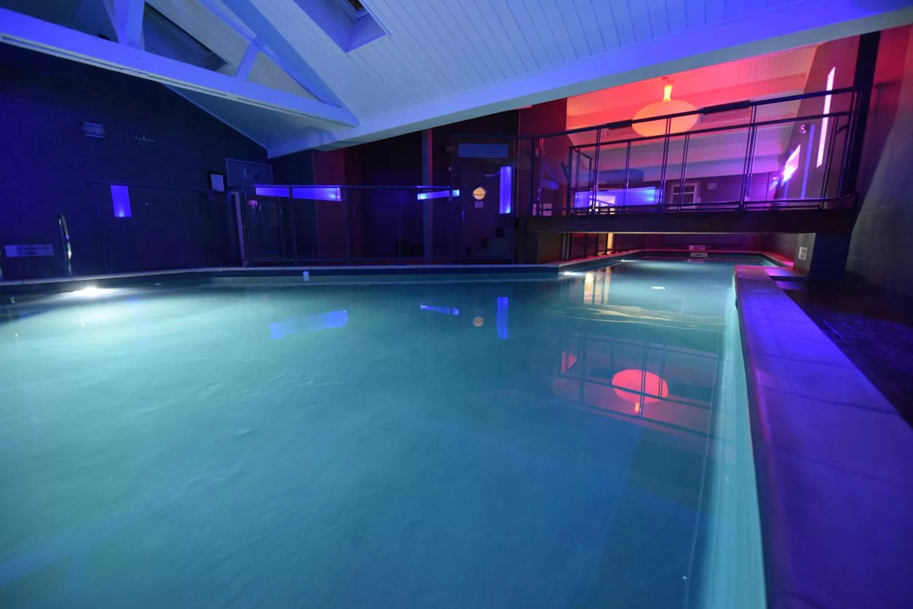 Spa and wellness centre/facilities, Swimming Pool in Kyriad Hotel Dijon Gare