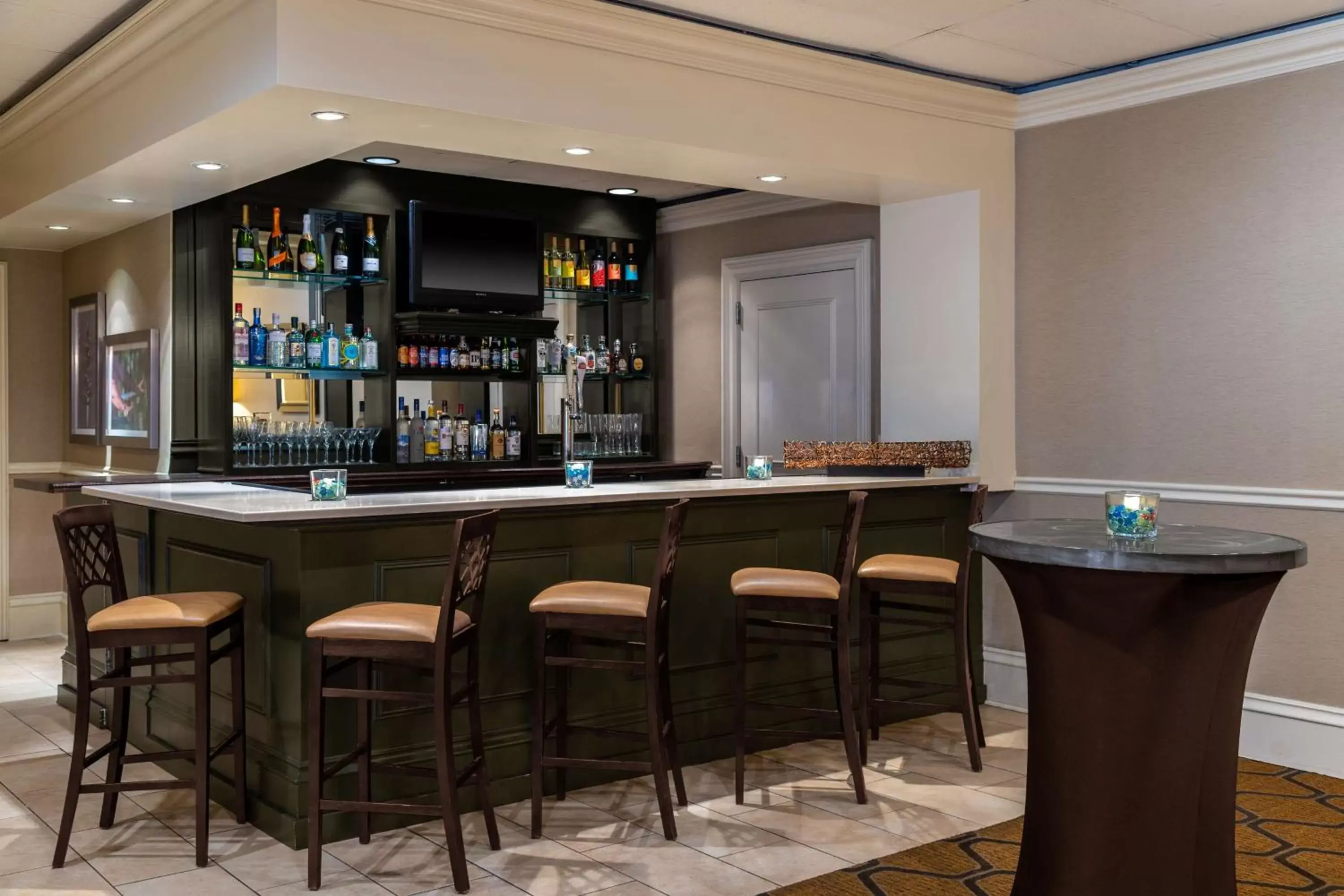 Lounge or bar, Lounge/Bar in DoubleTree Suites by Hilton Hotel Columbus Downtown