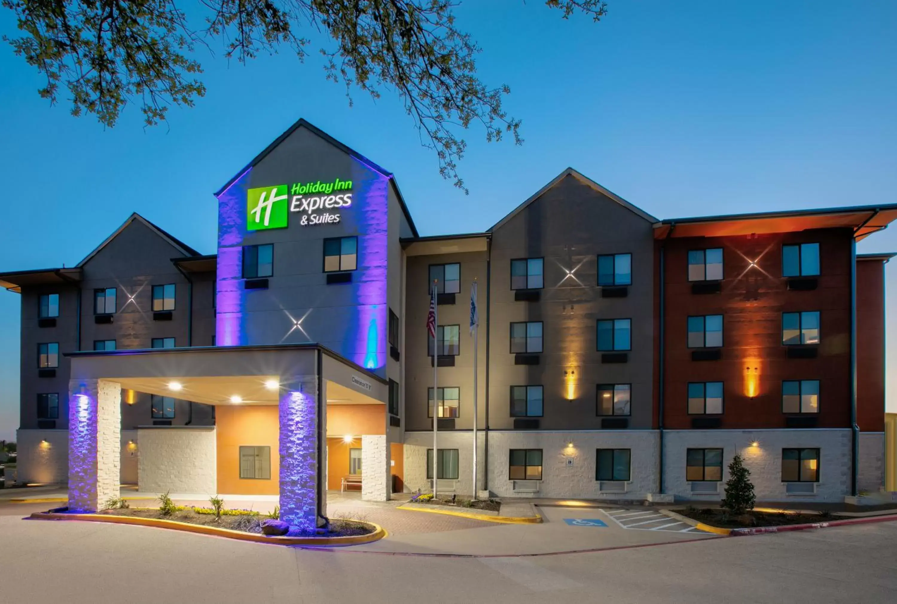 Property Building in Holiday Inn Express & Suites - Dallas Park Central Northeast, an IHG Hotel