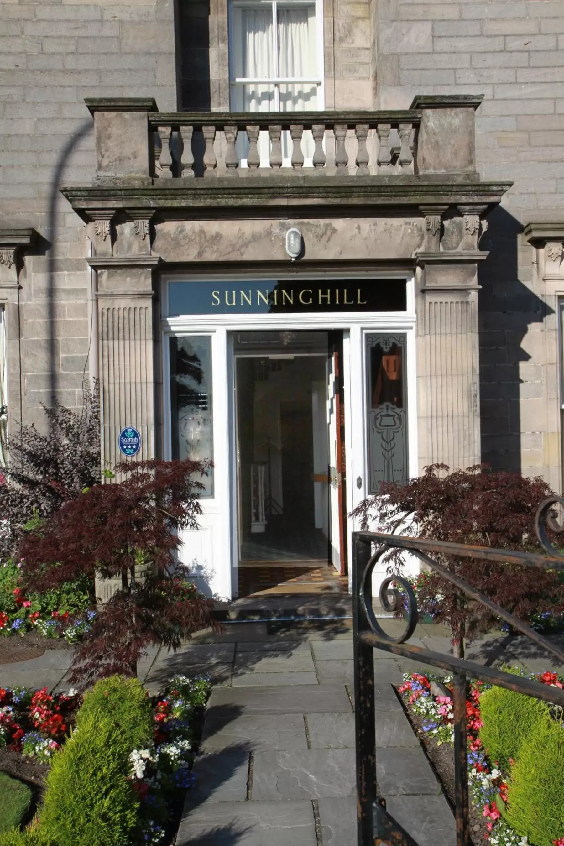 Facade/entrance in Sunninghill Hotel