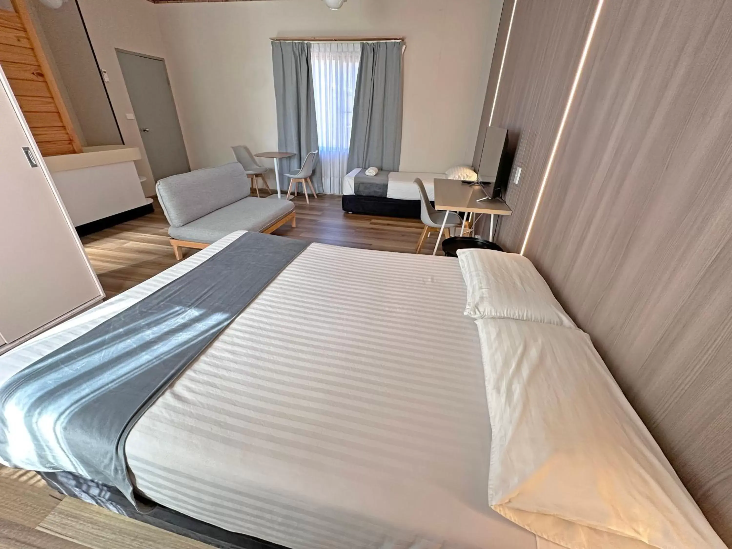 Photo of the whole room, Bed in Spa Village Travel Inn Photo of the whole room, Bed in Spa Village Travel Inn