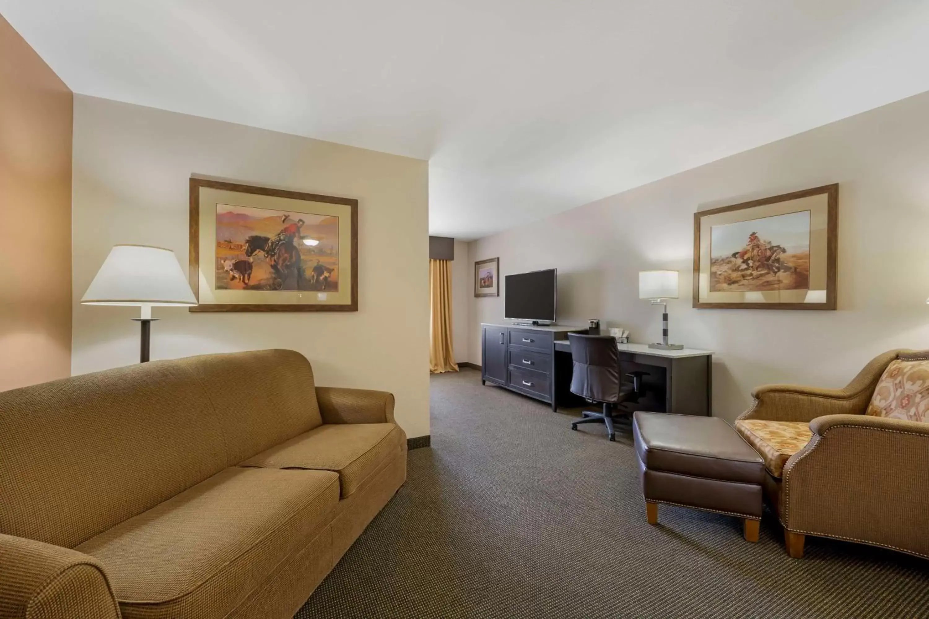 Bedroom, Seating Area in Best Western Plus Country Inn & Suites