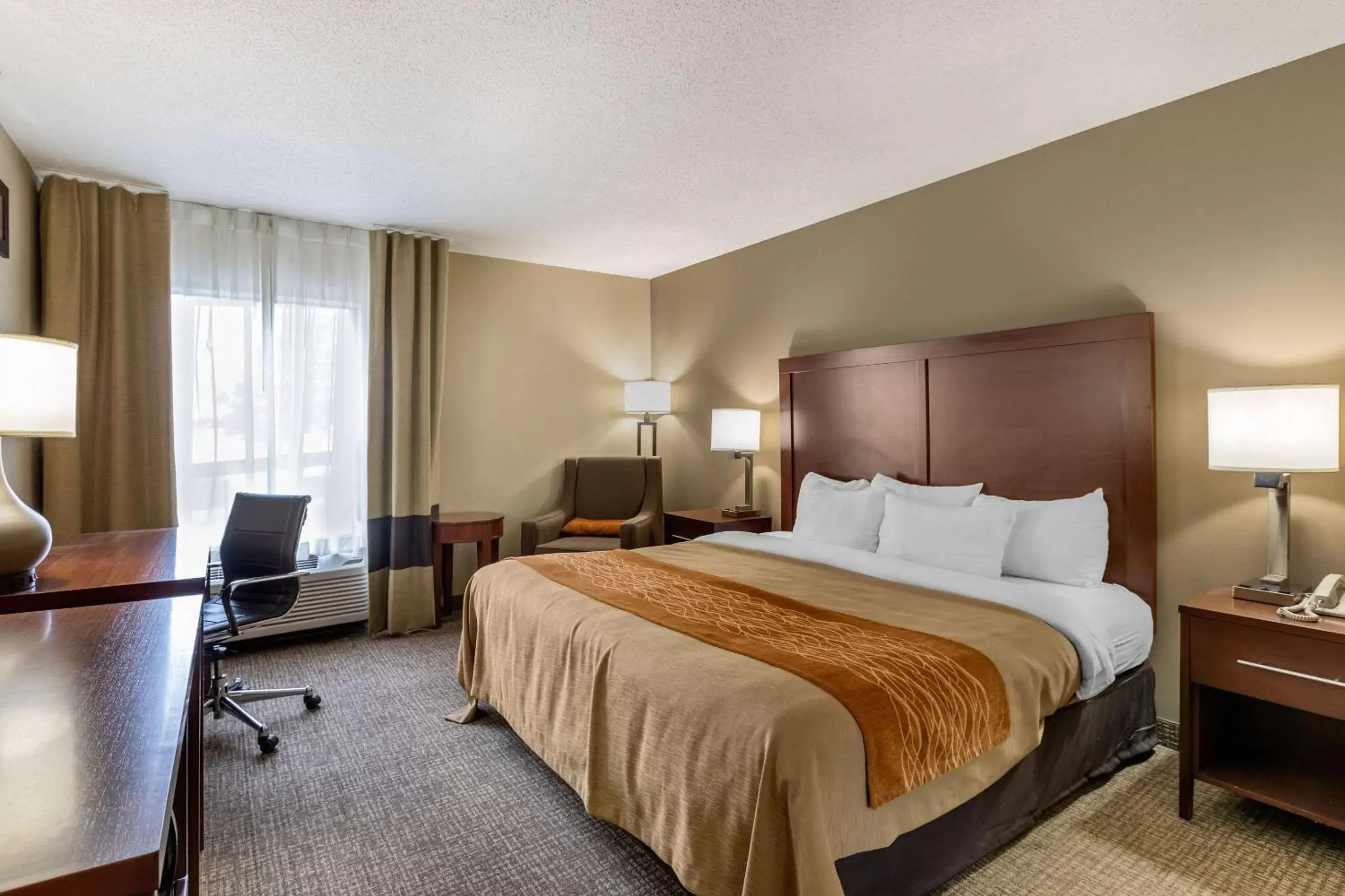 Photo of the whole room, Bed in Comfort Inn Walcott near Davenport