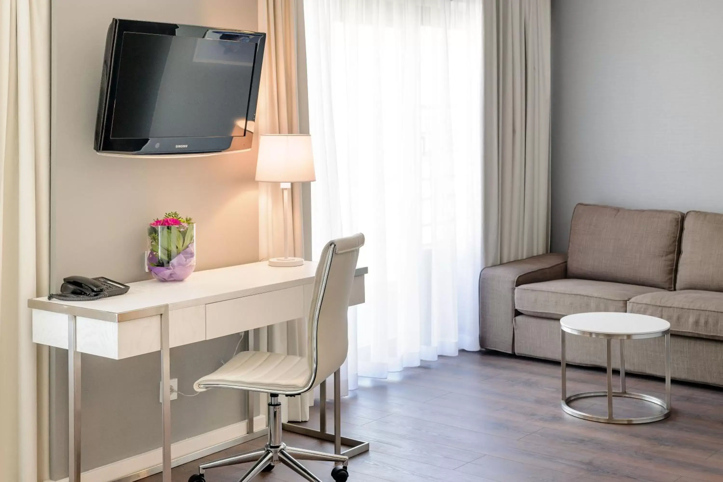 TV and multimedia, TV/Entertainment Center in Mercure Hotel Raphael Wien