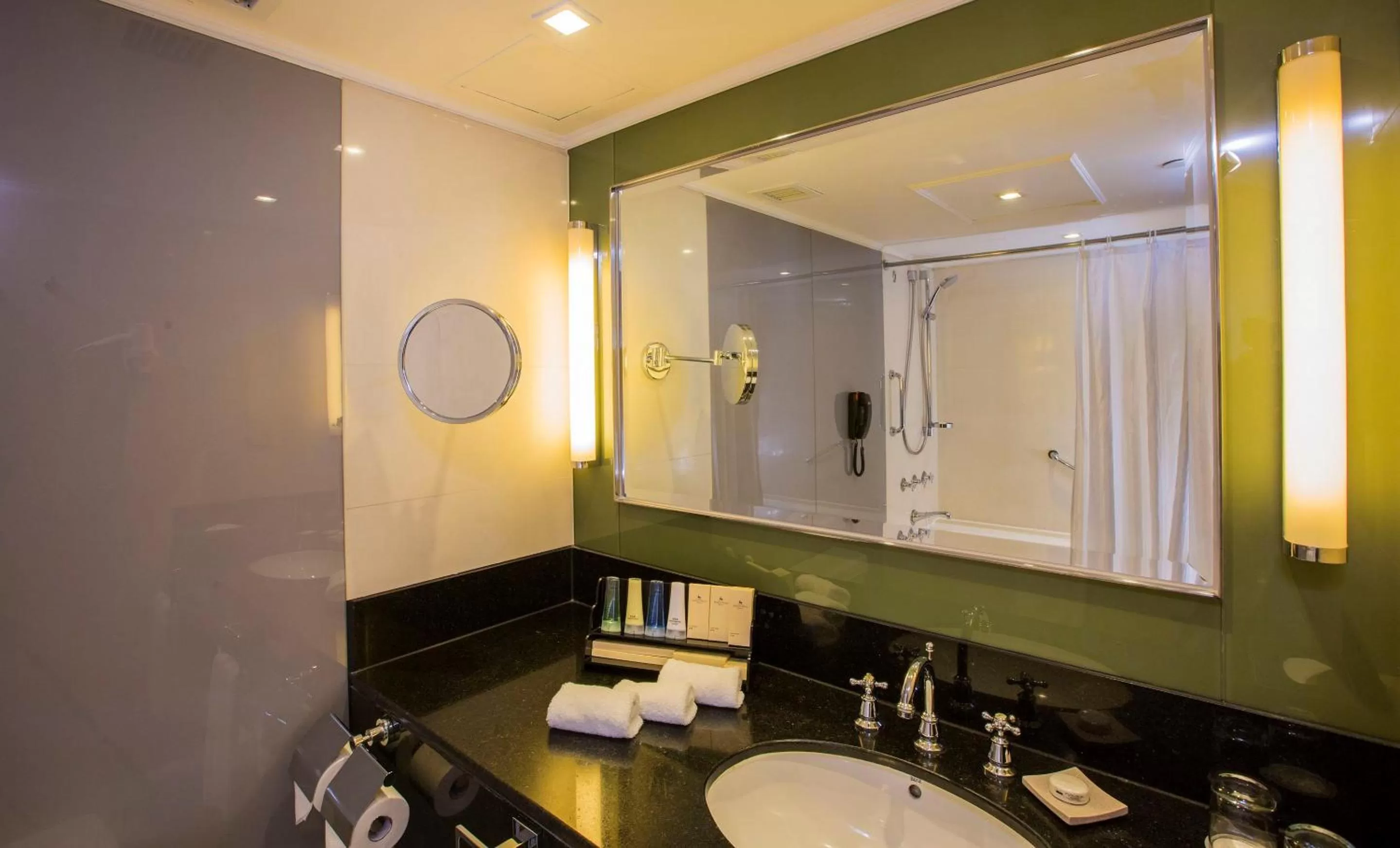 Bathroom in Marco Polo Hongkong Hotel