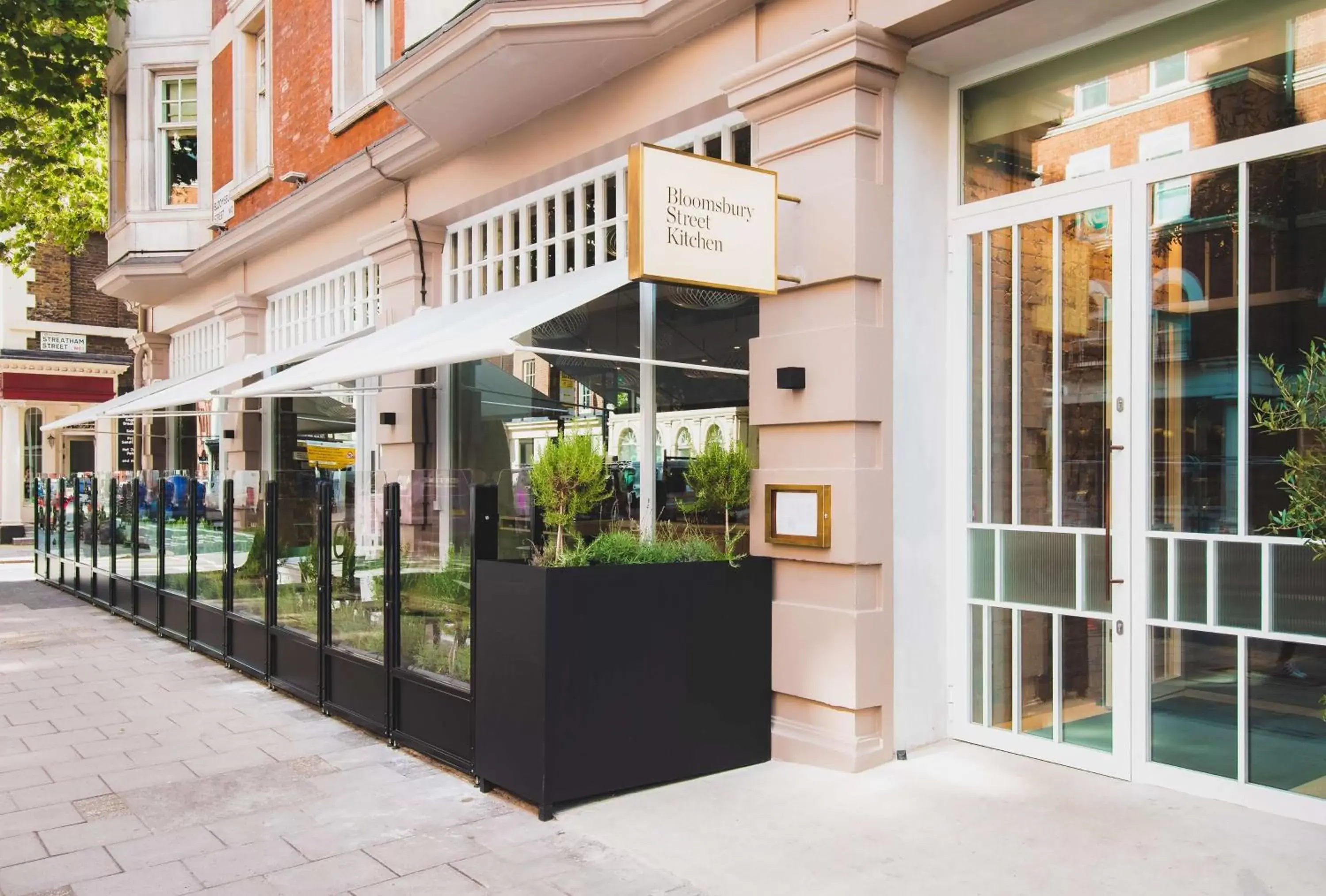 Restaurant/places to eat in Radisson Blu Edwardian Bloomsbury Street Hotel, London