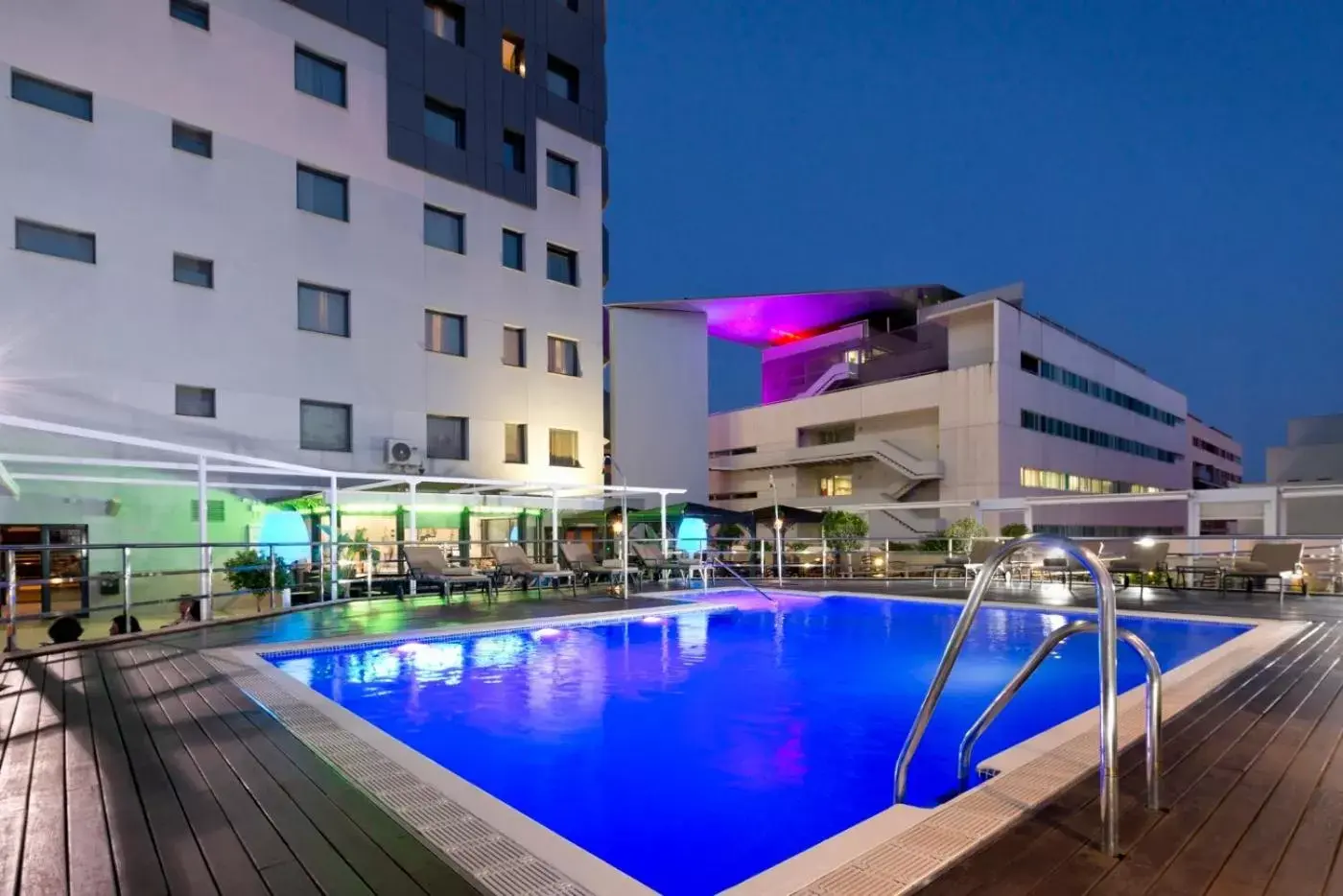 Swimming pool, Property Building in Hotel Sevilla Center