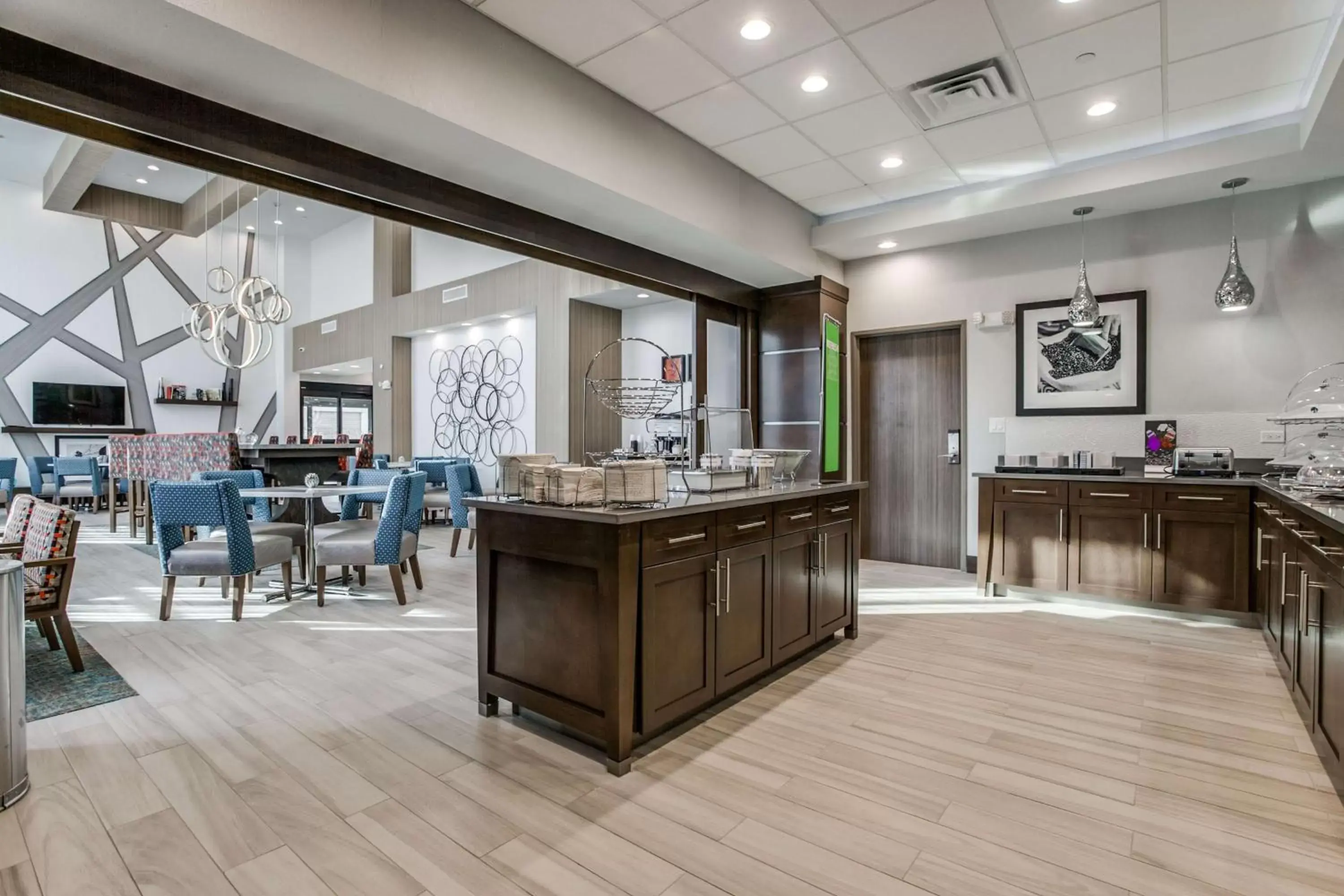 Dining area, Lobby/Reception in Hampton Inn & Suites Dallas-Central Expy/North Park Area