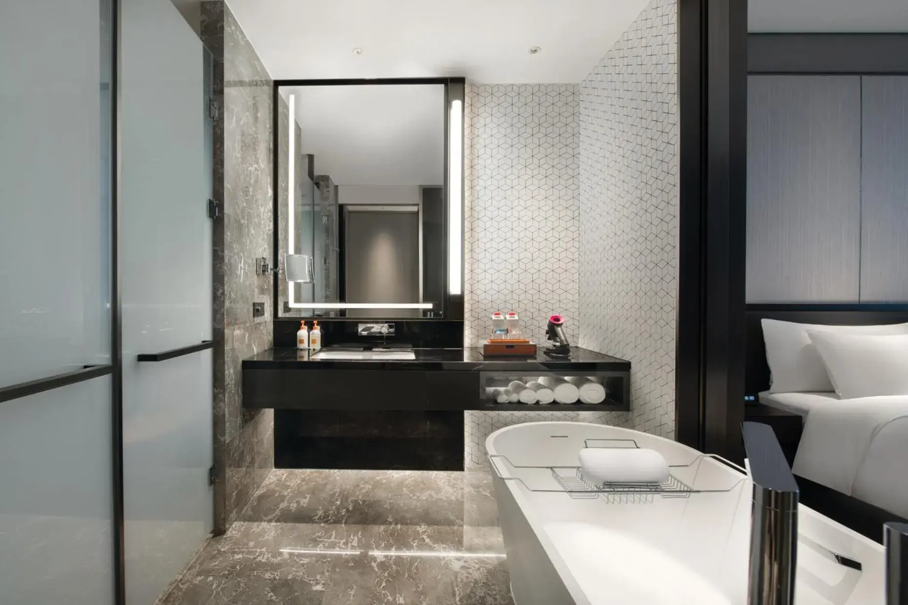 Bathroom, Bed in Crowne Plaza Hangzhou Science City by IHG Bathroom, Bed in Crowne Plaza Hangzhou Science City by IHG