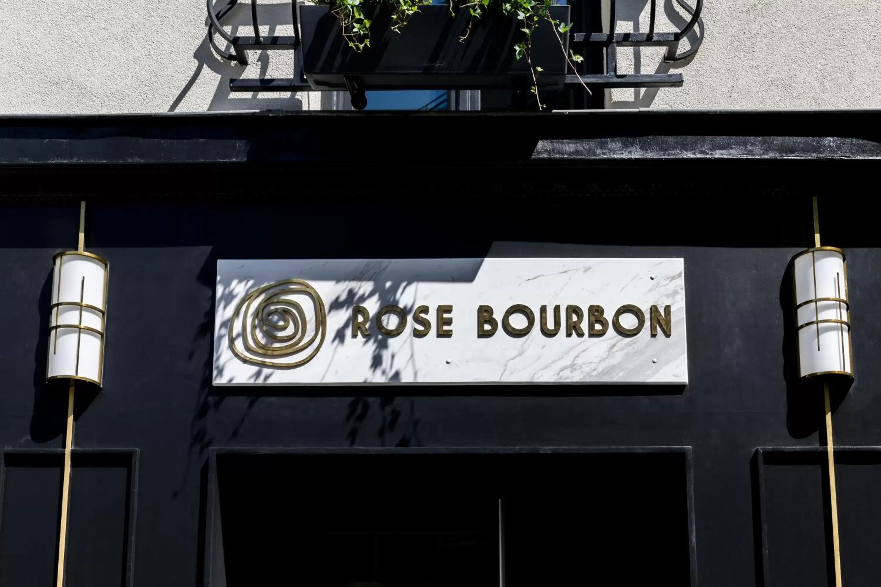Facade/entrance in Rose Bourbon