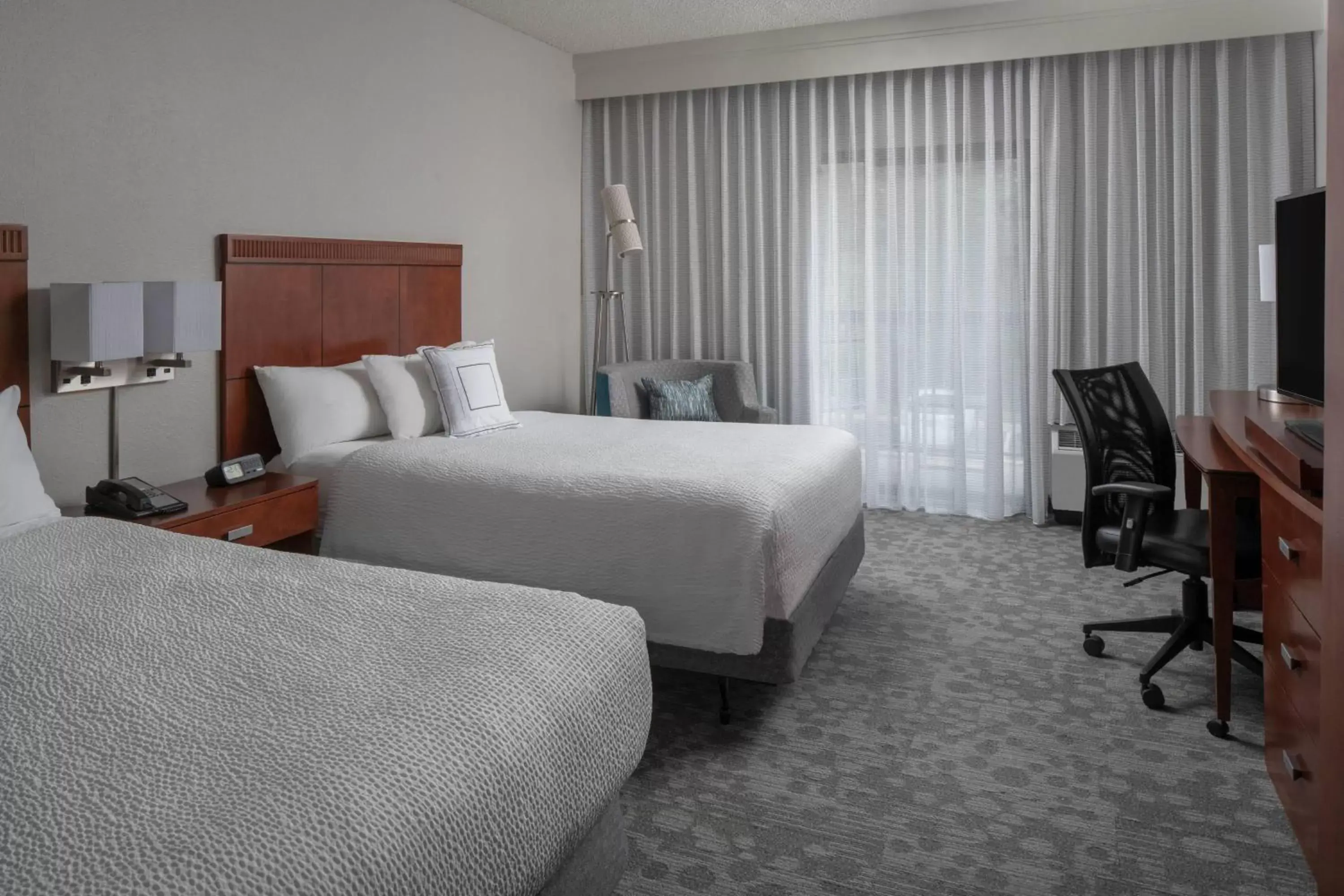 Photo of the whole room, Bed in Courtyard by Marriott Jacksonville at the Mayo Clinic Campus/Beaches