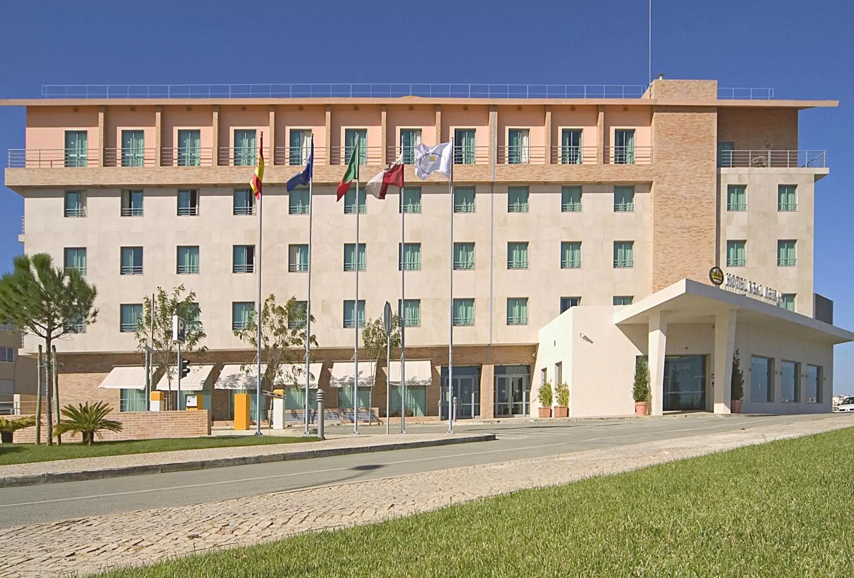 Facade/entrance, Property Building in Hotel Real Oeiras