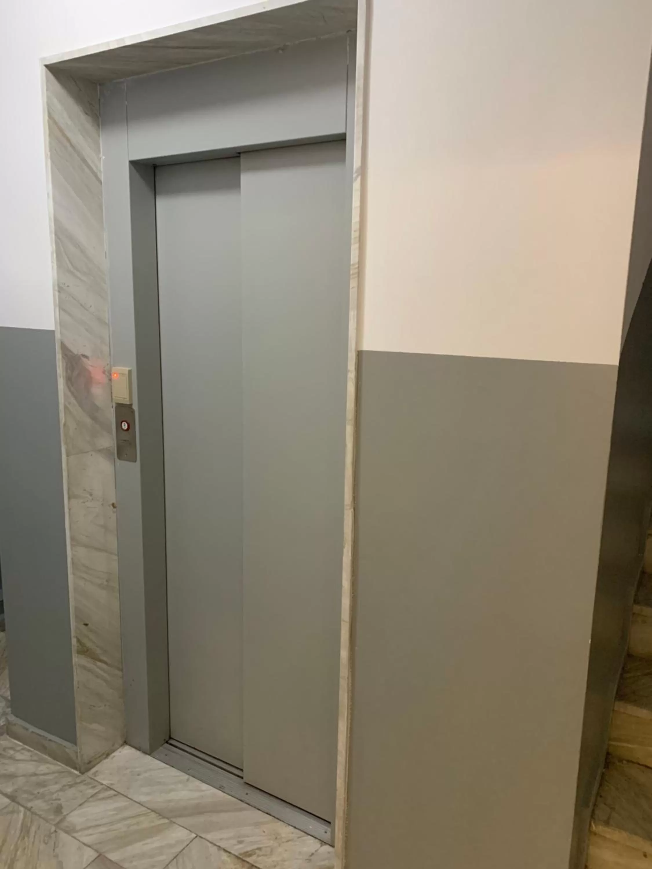 elevator in Hotel Elior