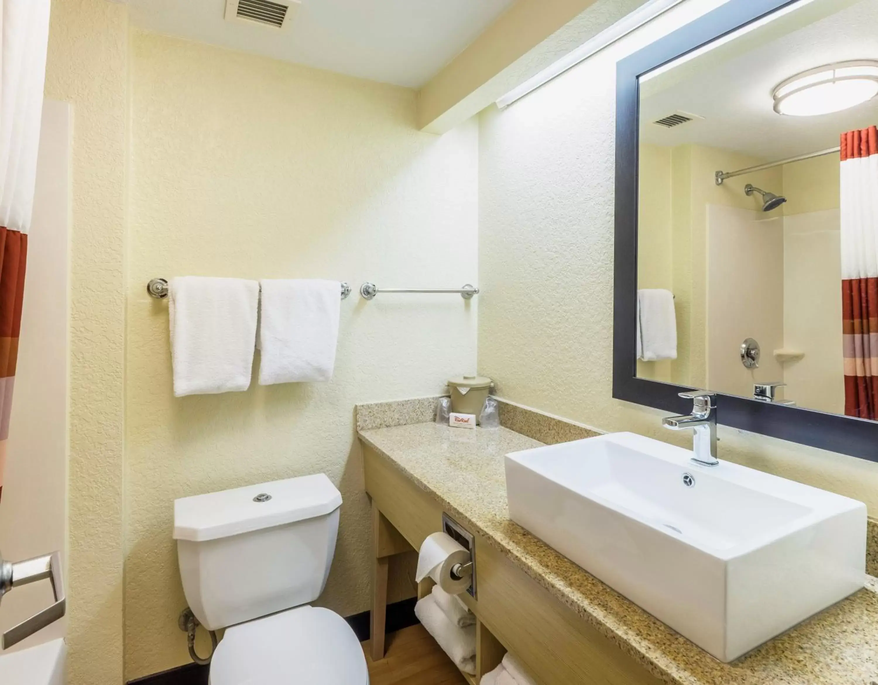 Bathroom in Red Roof Inn PLUS+ West Palm Beach