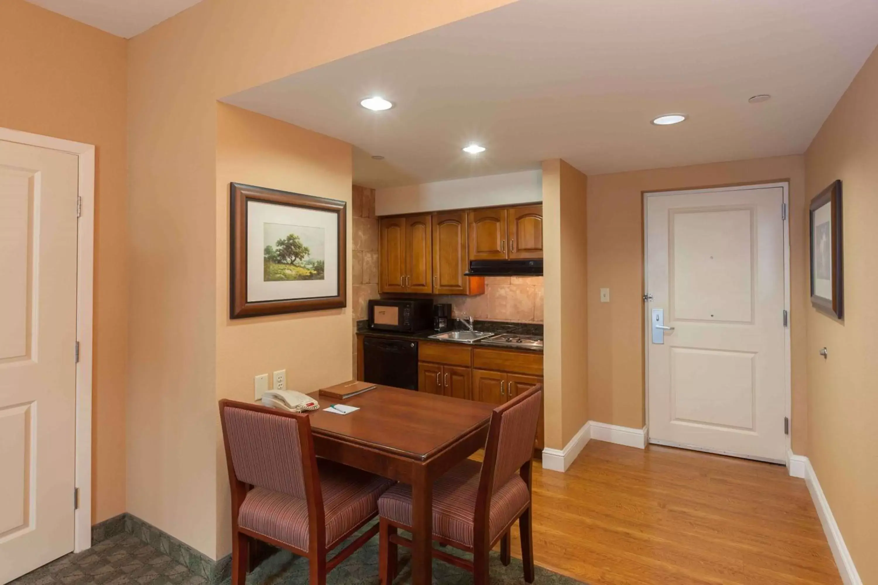 Bed, Kitchen/Kitchenette in Homewood Suites by Hilton San Antonio North